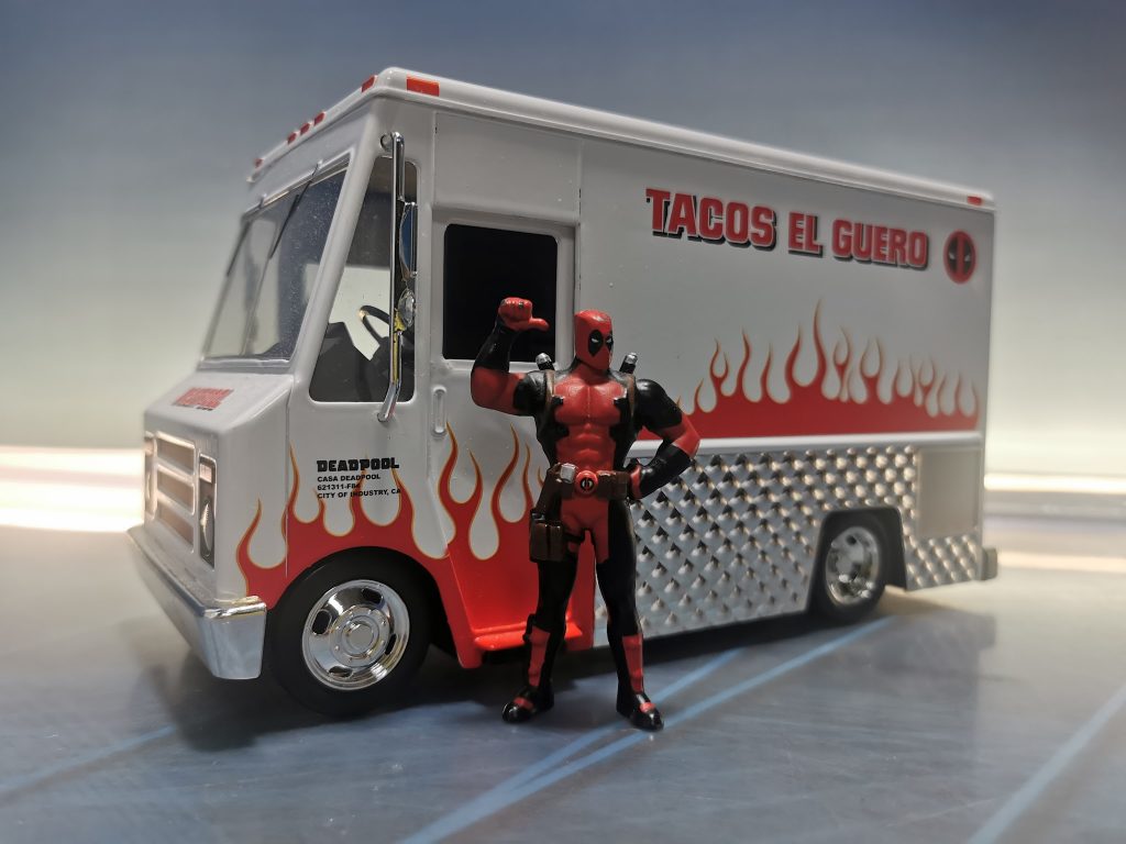 Articulos curiosos o graciosos; Réplica Camión Tacos El Guero – Deadpool