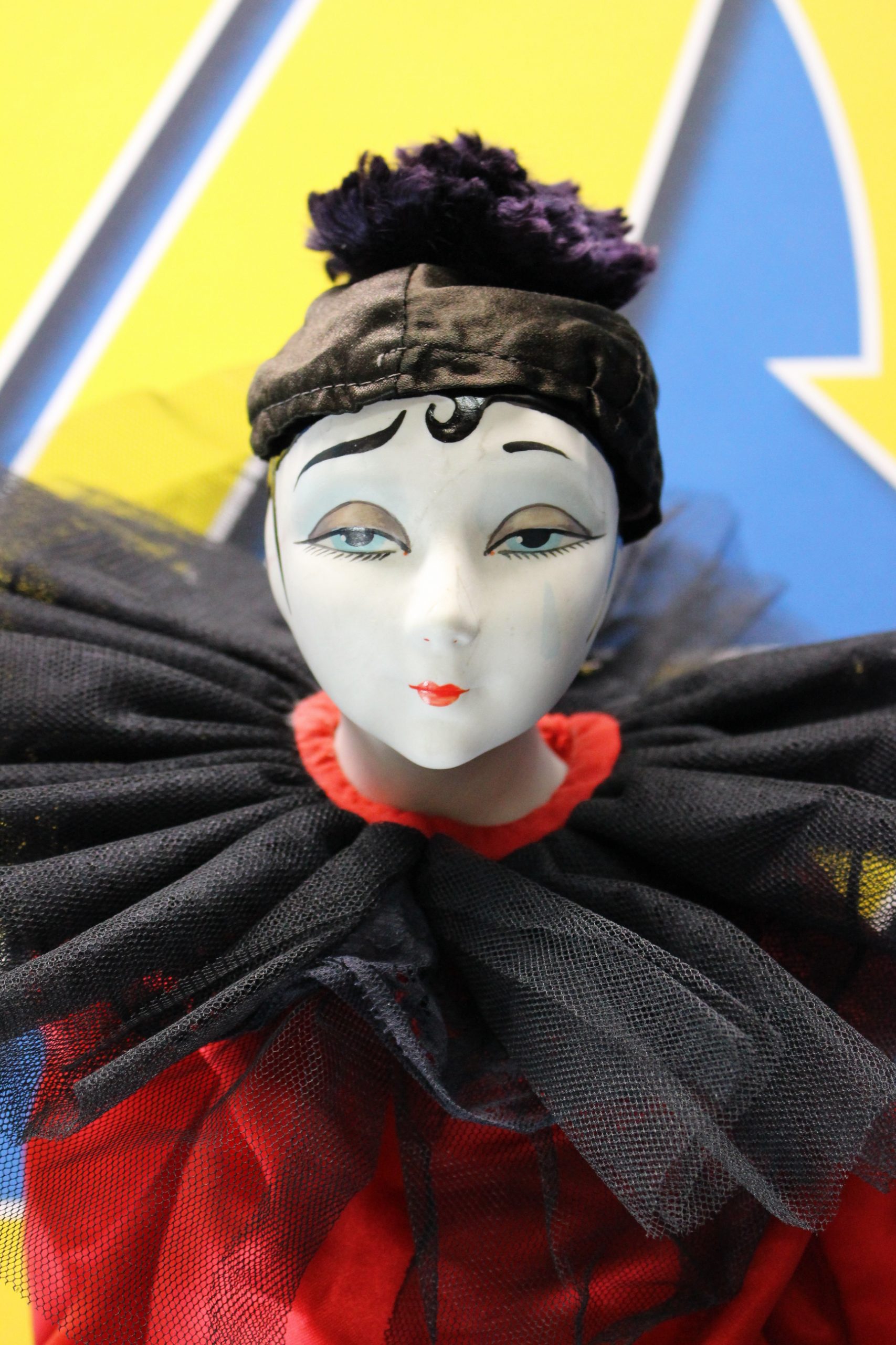 IMG_4940 Gran Arlequín decorativo, con cabeza, brazos y piernas de porcelana biscuit. - Imagen 6