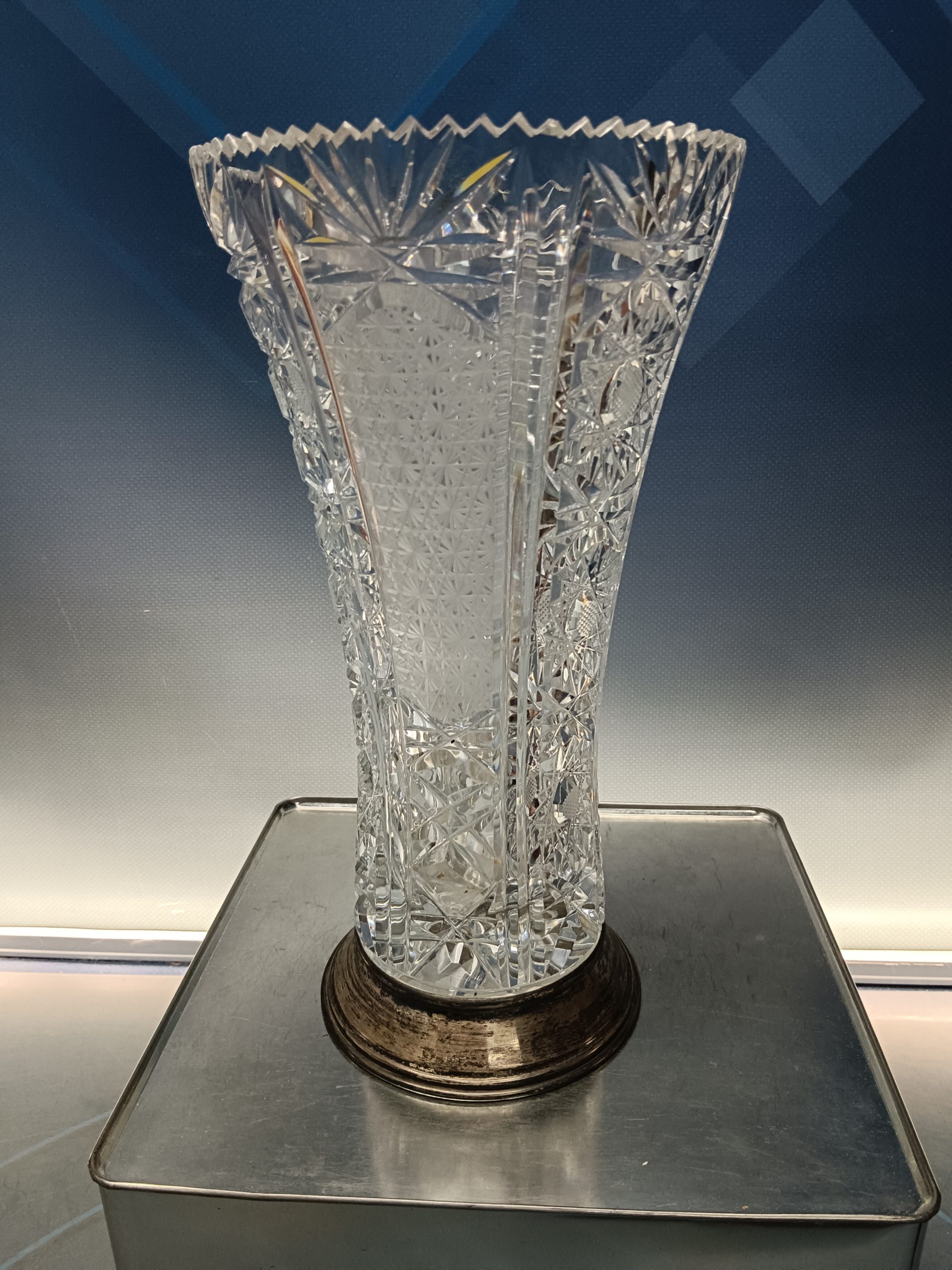 JARRÓN, CENTRO MESA, CRISTAL de BOHEMIA, TALLADO, BASE de PLATA , altura 27 cm - Imagen 12