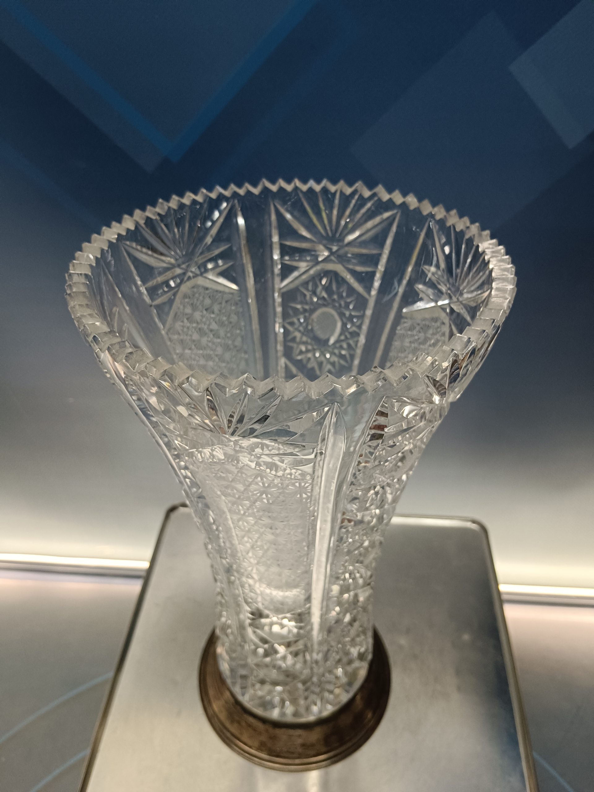 JARRÓN, CENTRO MESA, CRISTAL de BOHEMIA, TALLADO, BASE de PLATA , altura 27 cm - Imagen 11