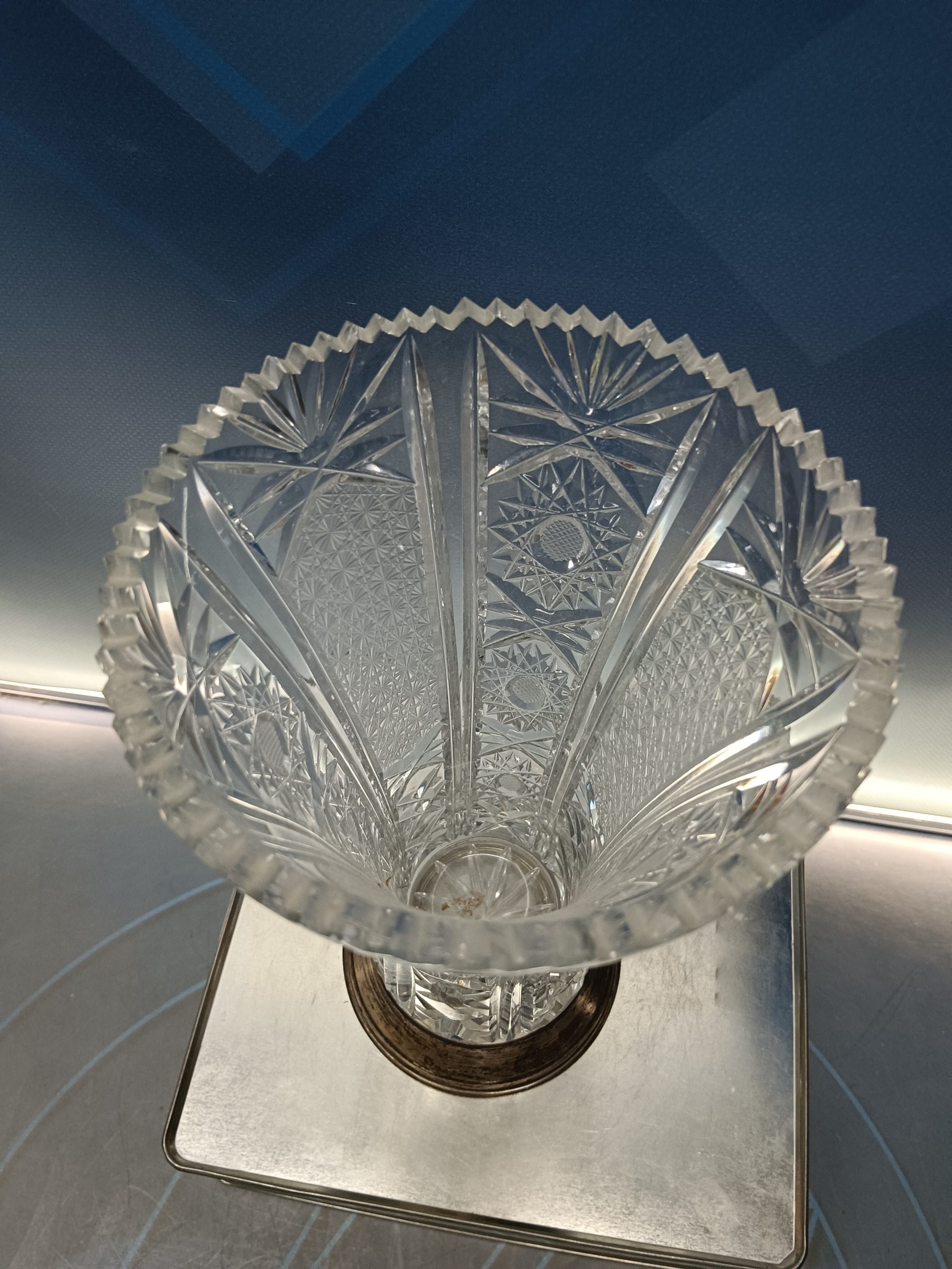JARRÓN, CENTRO MESA, CRISTAL de BOHEMIA, TALLADO, BASE de PLATA , altura 27 cm - Imagen 10