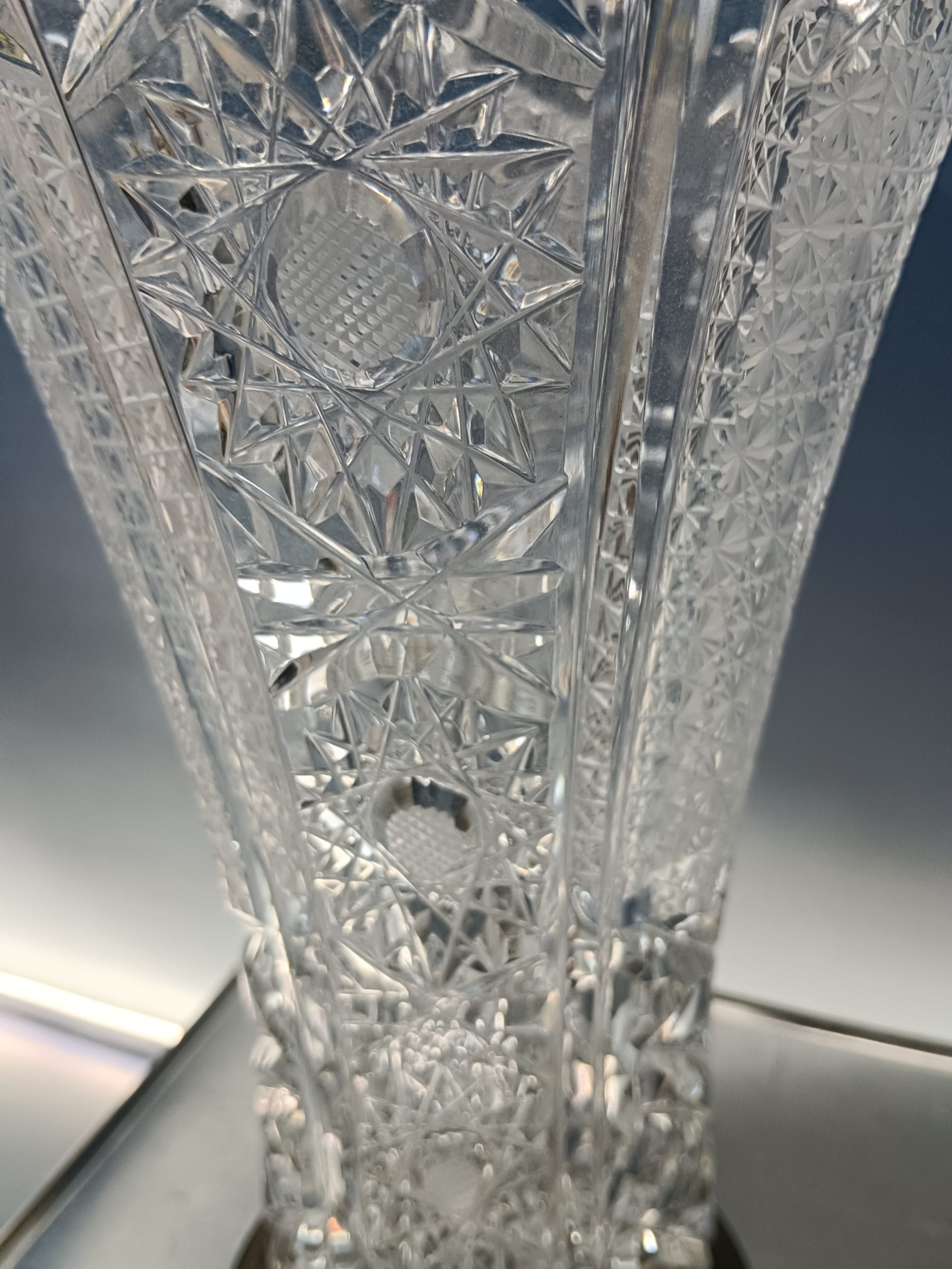 JARRÓN, CENTRO MESA, CRISTAL de BOHEMIA, TALLADO, BASE de PLATA , altura 27 cm - Imagen 9