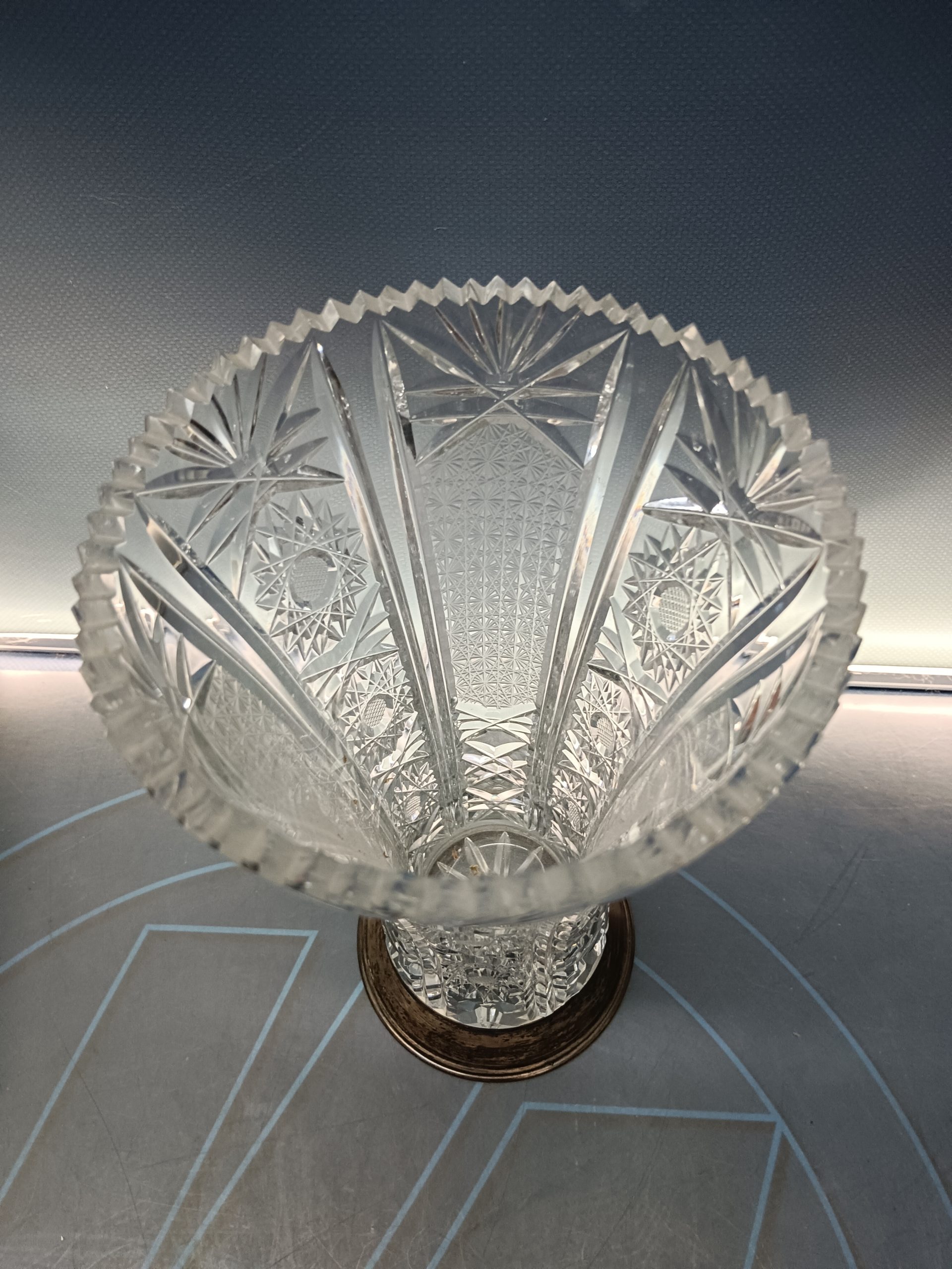 JARRÓN, CENTRO MESA, CRISTAL de BOHEMIA, TALLADO, BASE de PLATA , altura 27 cm - Imagen 7