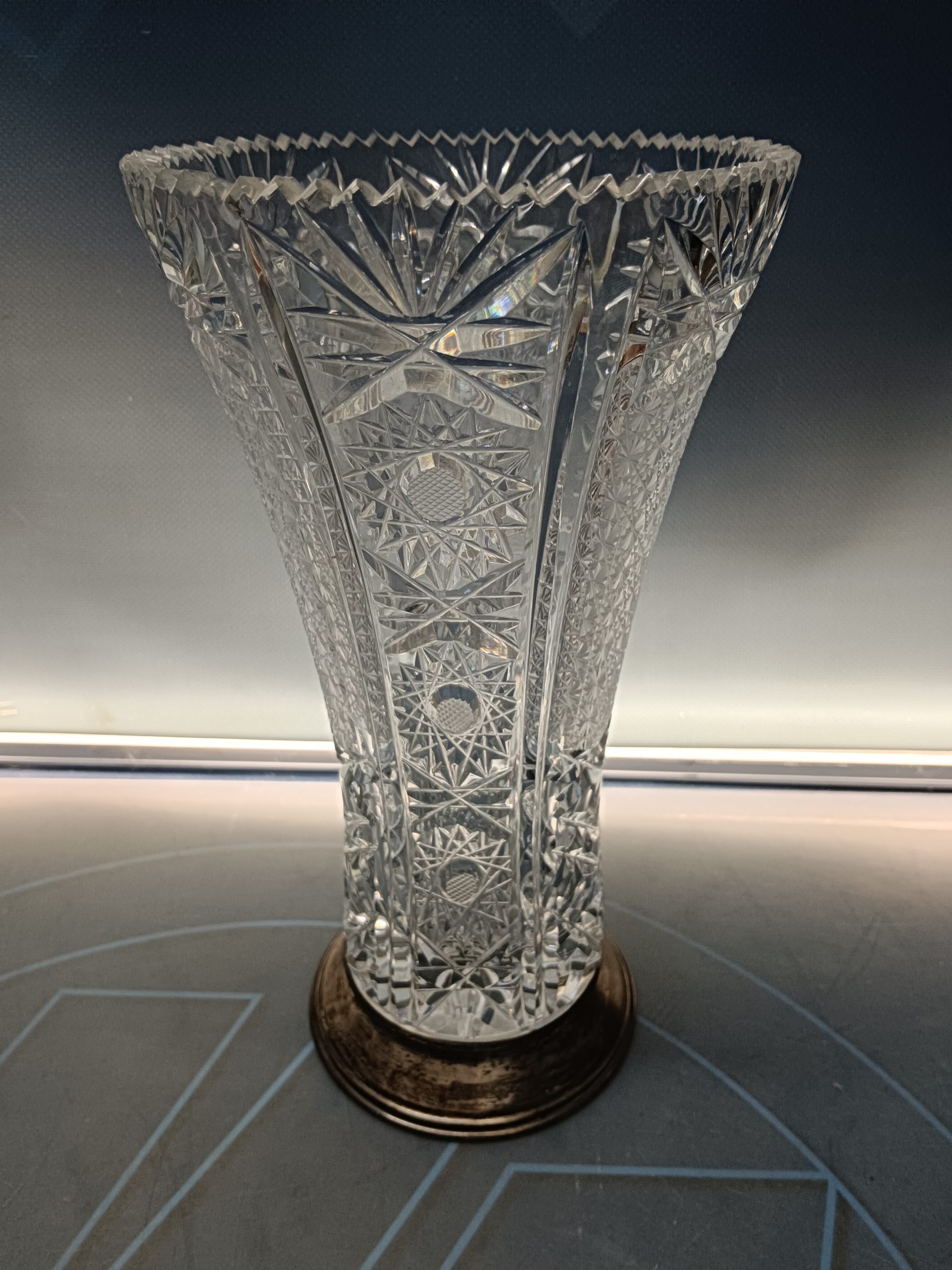 JARRÓN, CENTRO MESA, CRISTAL de BOHEMIA, TALLADO, BASE de PLATA , altura 27 cm - Imagen 6