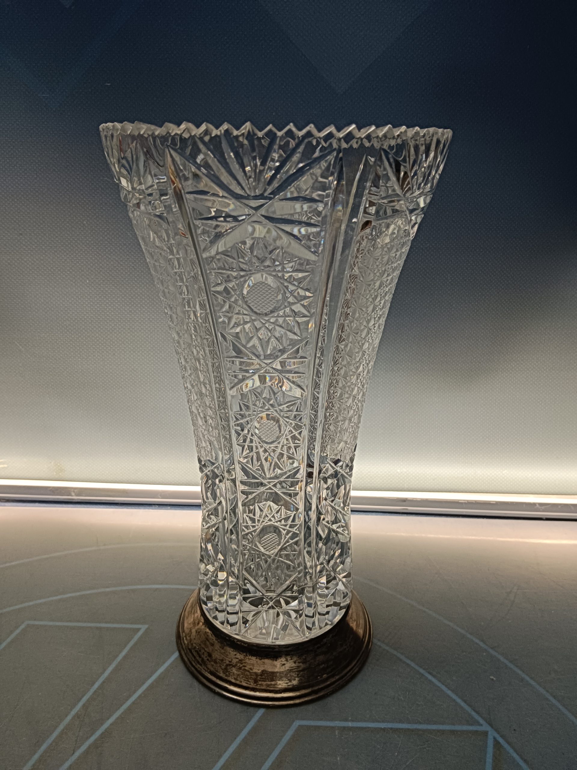 JARRÓN, CENTRO MESA, CRISTAL de BOHEMIA, TALLADO, BASE de PLATA , altura 27 cm - Imagen 5