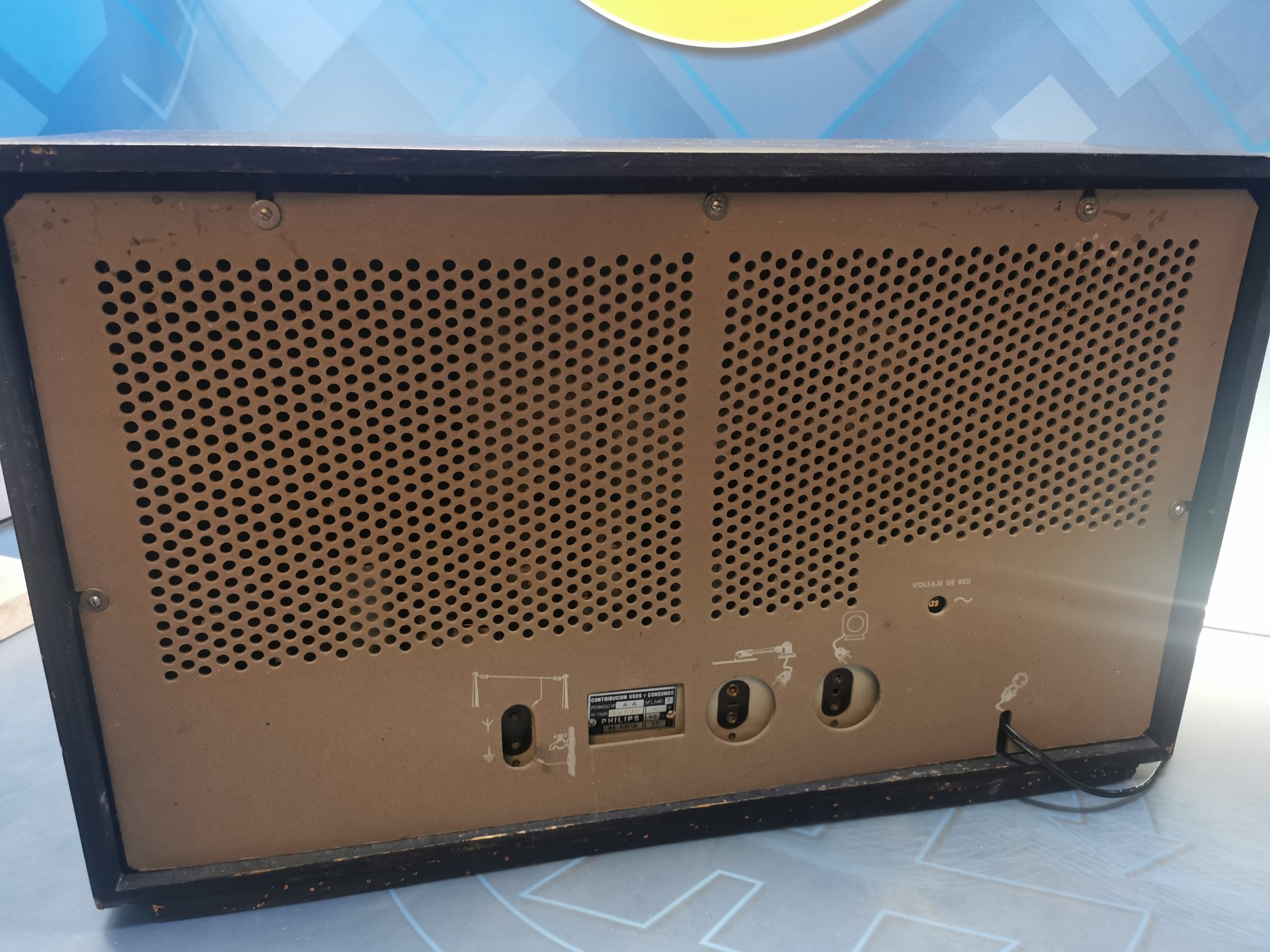 Antigua Radio de Válvulas PHILIPS BE-631-A con transformador, funcionando - Imagen 10
