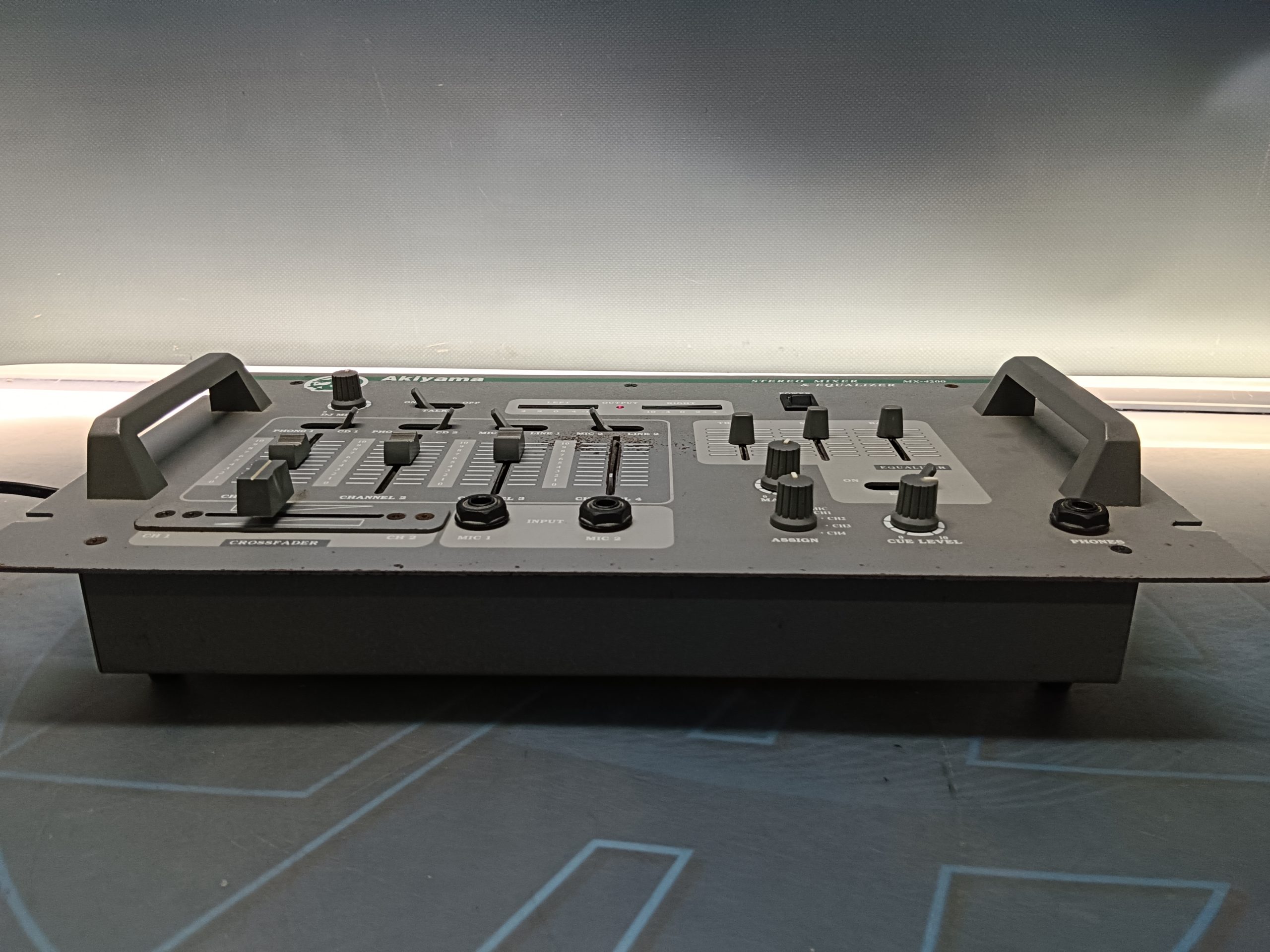 IMG_20240909_164114 Mesa akiyama stereo mixer & equalizer  mx-4200 - Imagen 5