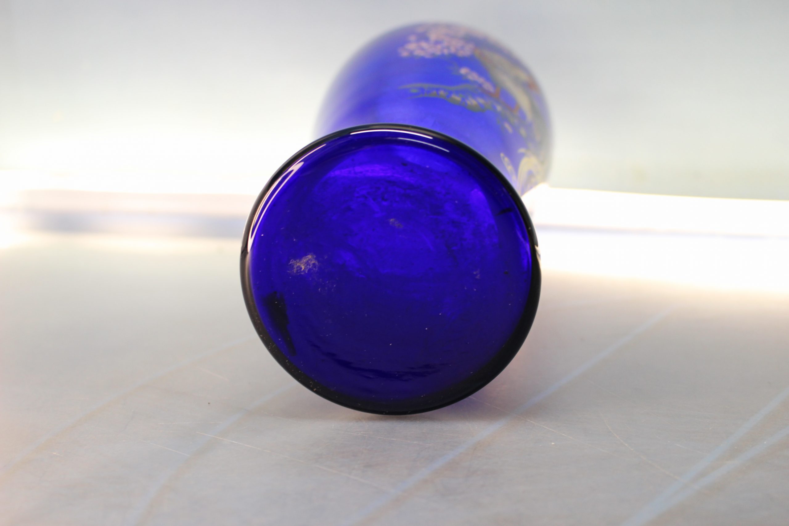 IMG_9344 Original jarrón oriental cristal azul cobalto con esmalte de gallo y cerezo. - Imagen 6
