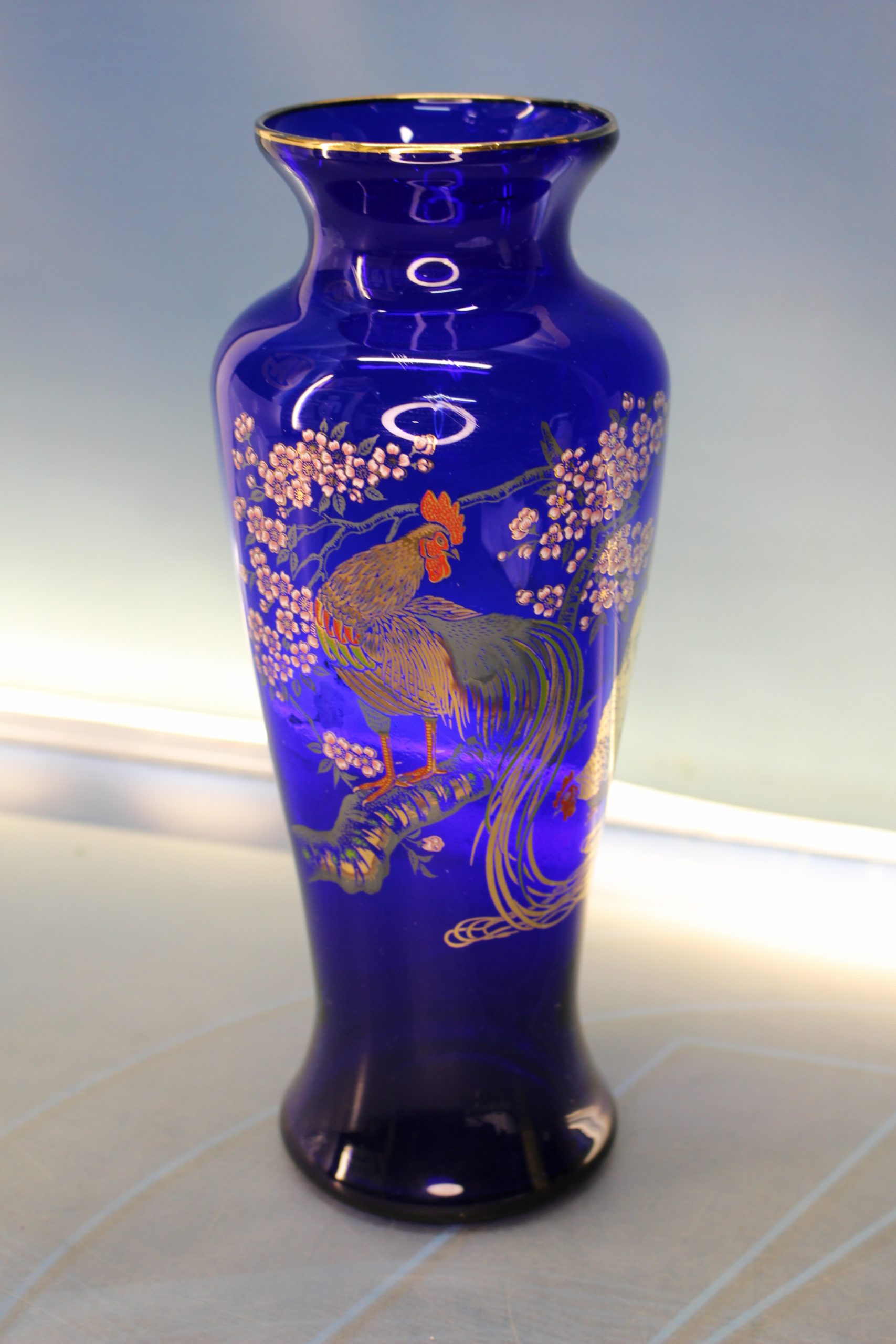 IMG_9346 Original jarrón oriental cristal azul cobalto con esmalte de gallo y cerezo. - Imagen 4