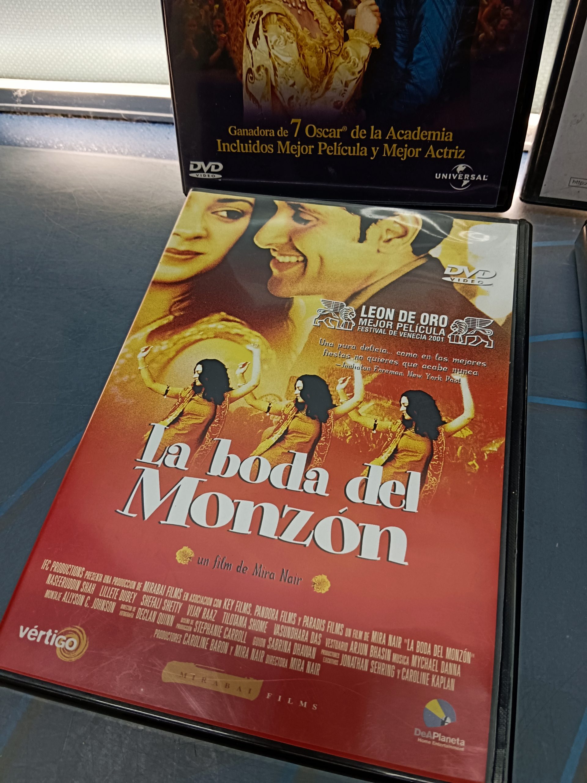 IMG_20241211_151153 DVD 4 películas románticas u optimistas LA VIDA ES BELLA - ARTIST - LA BODA DEL MONZON - SHAKESPEARE IN LOVE - Imagen 4