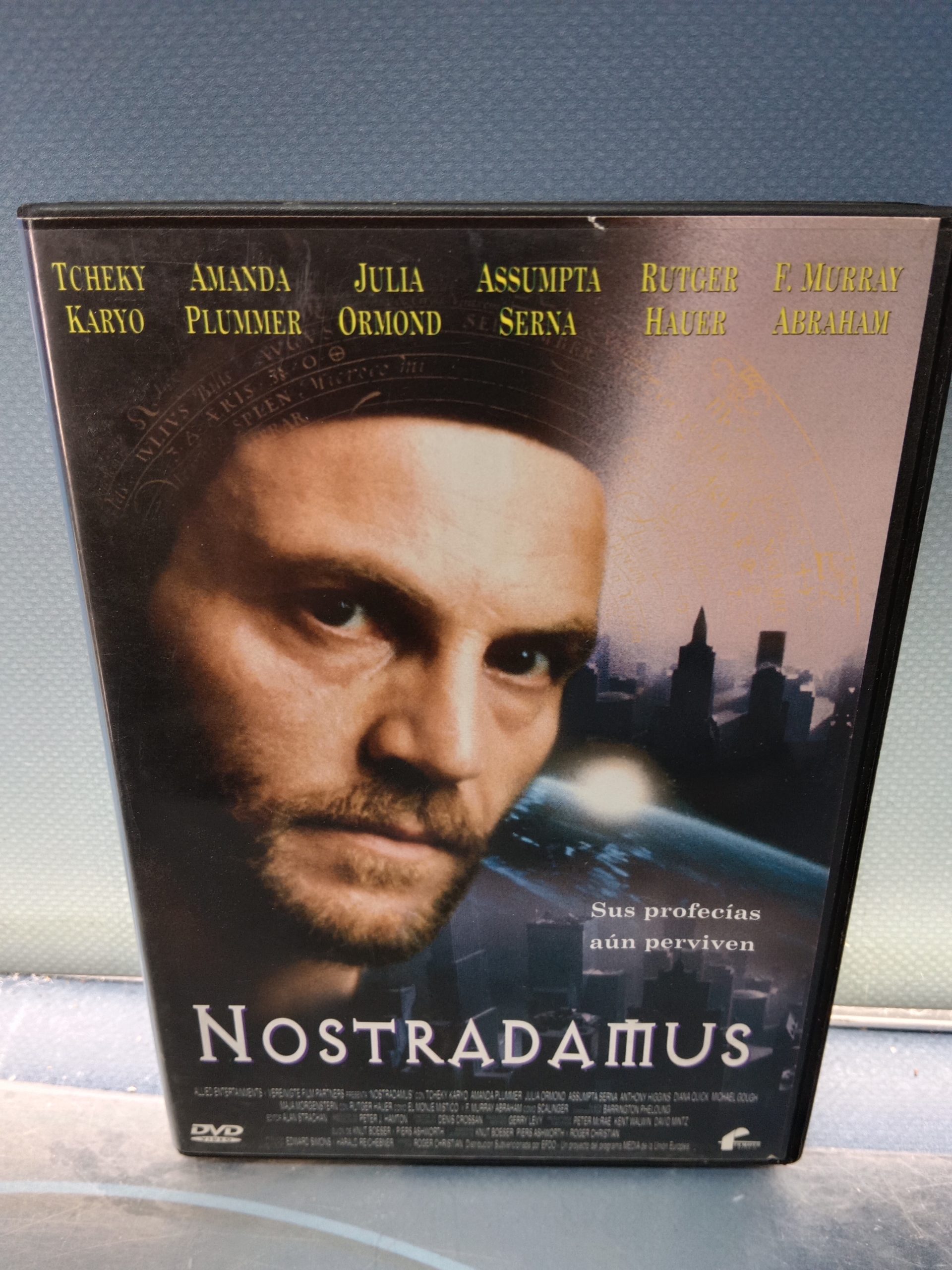 DvD Nostradamus. Con Julia Ormond, Asumpta Serna y Rutger Auer.