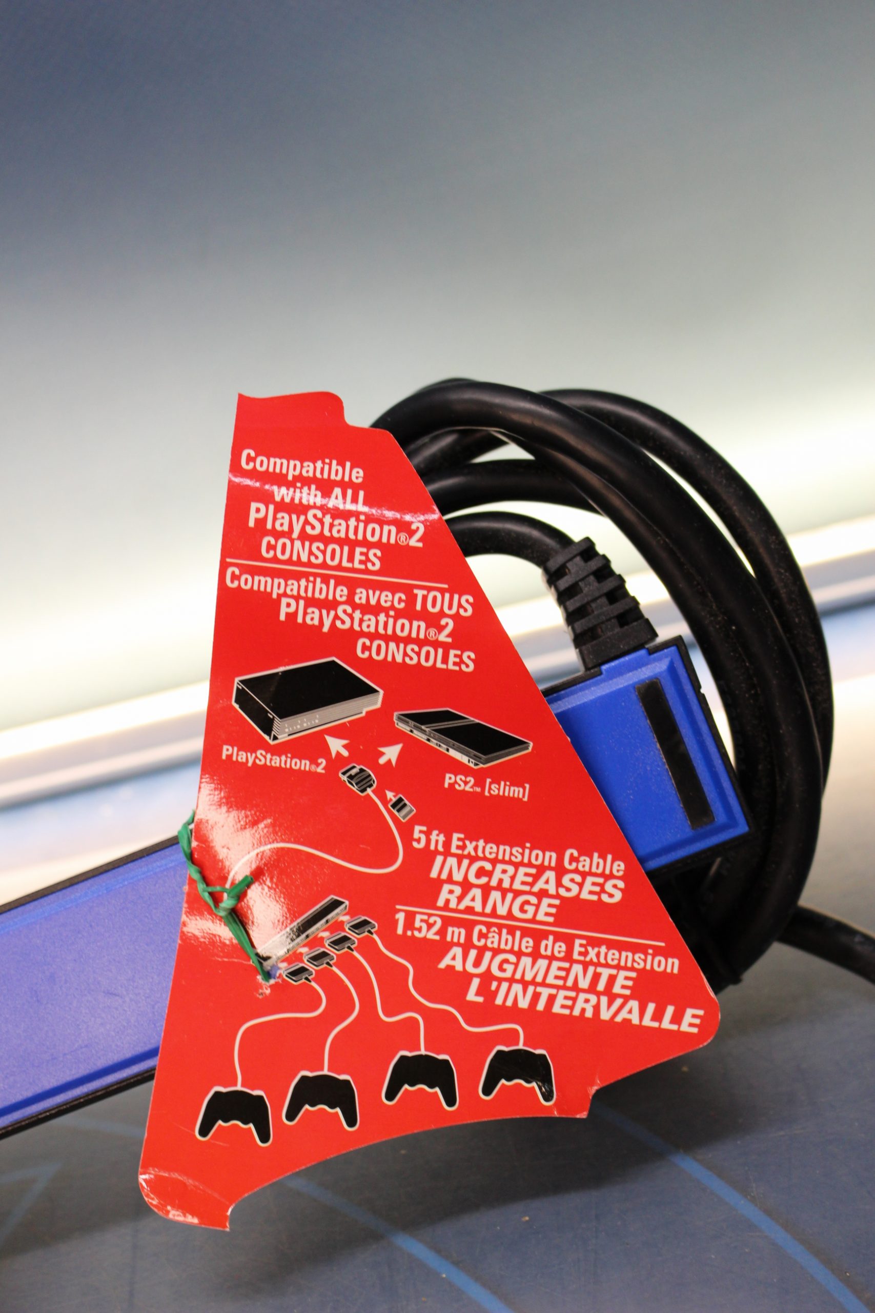 PS2. Puerto para 4 mandos con cable extensor de 152 cm.