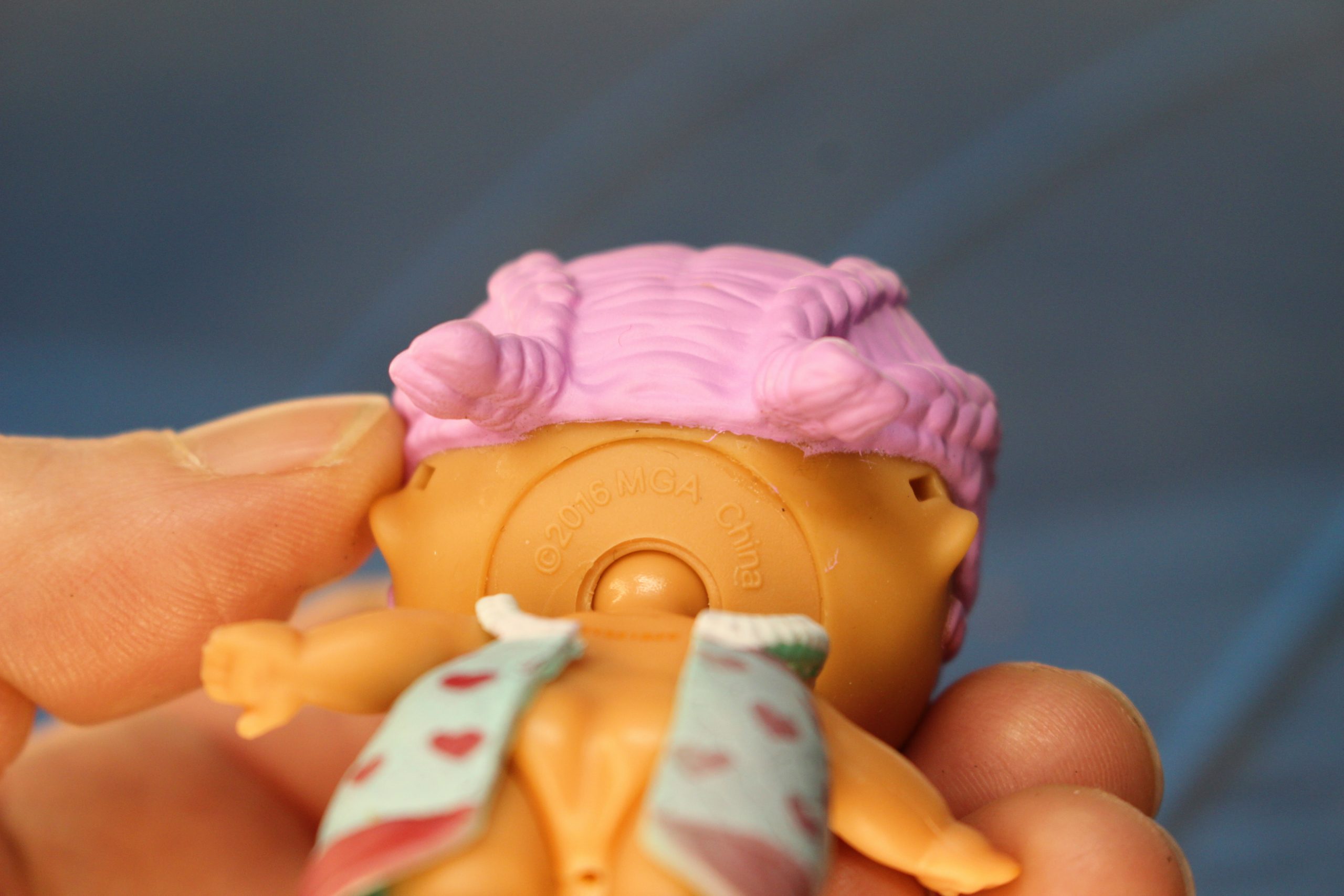 IMG_4480 Muñeca L.O.L. Surprise Color Change. MGA, 2015. - Imagen 3