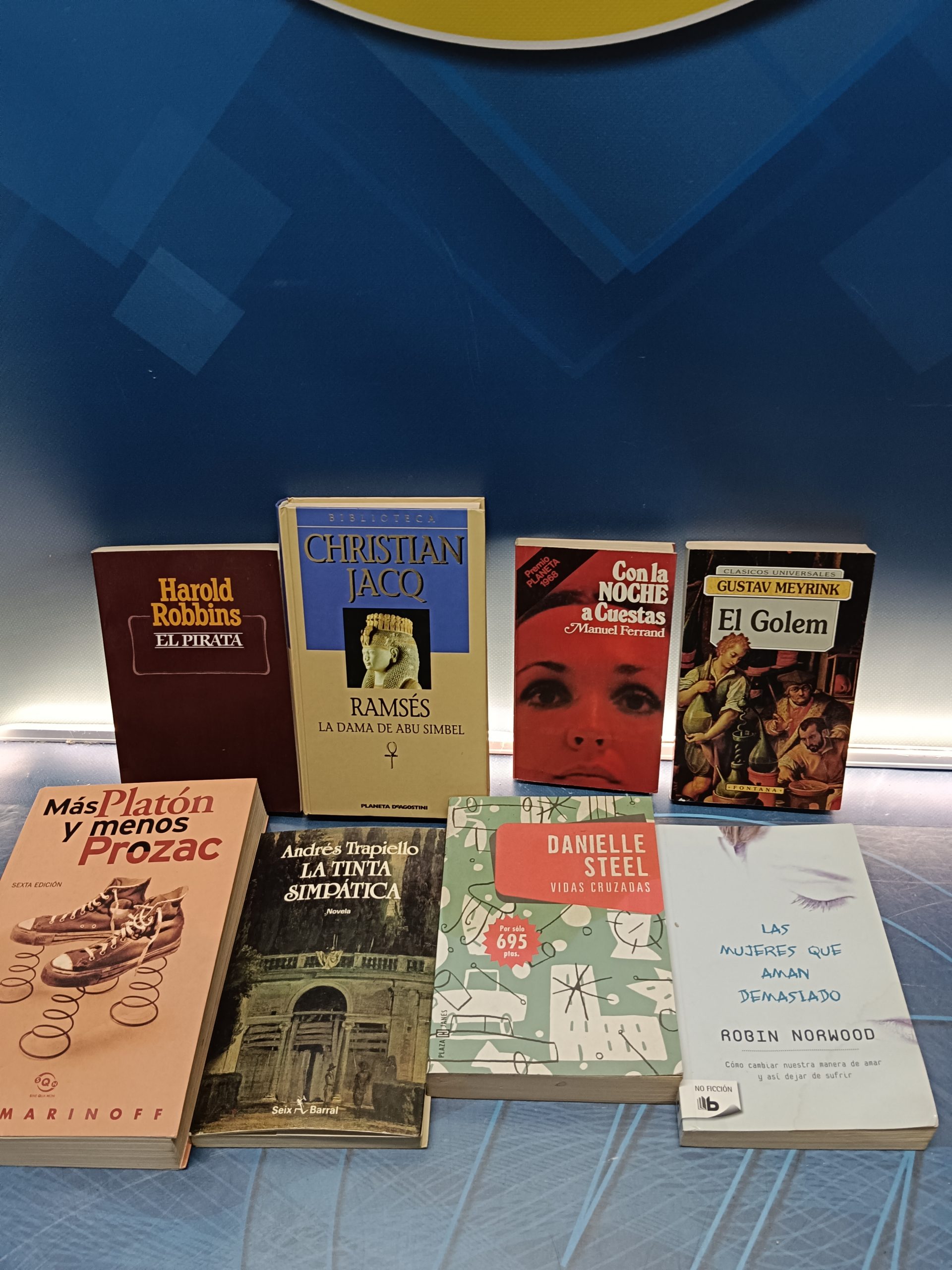 Lote 8 best sellers, El Gollem, La tinta simpática, Con la noche a cuestas, el pirata y mas