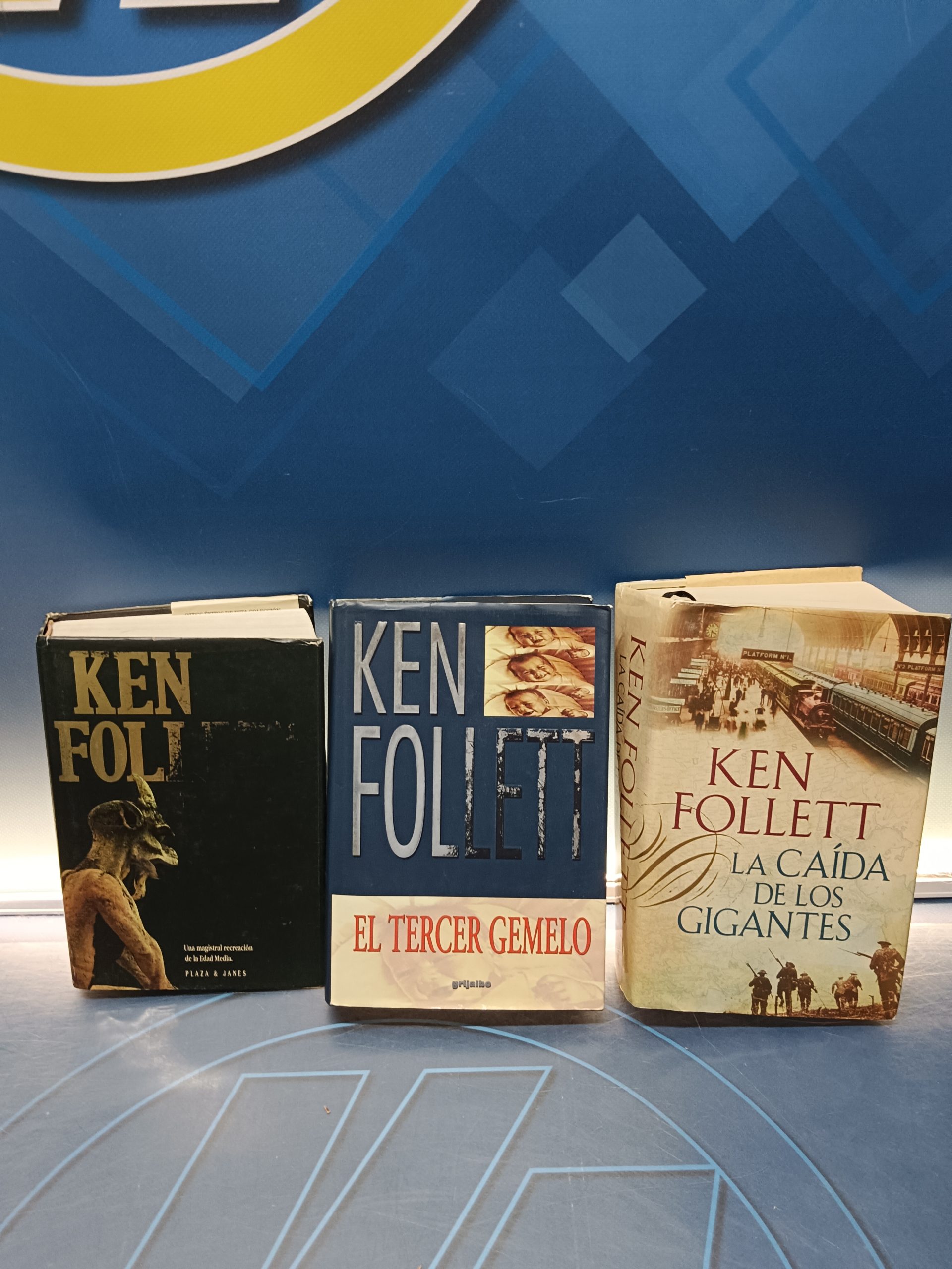 tres Novelas del autor Ken Follett, La caída de los gigantes, El tercer gemelo, Los pilares de la tierra