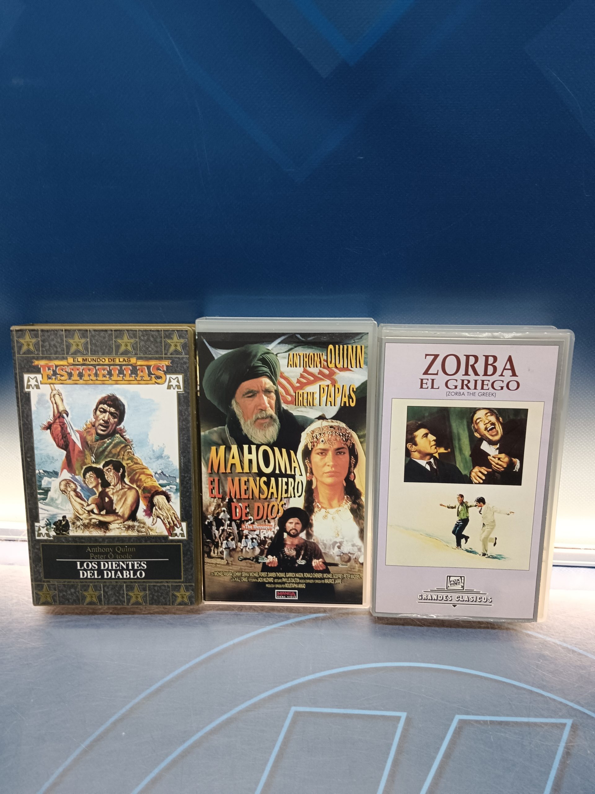 3 cintas, películas VHS. actor Anthony Quinn