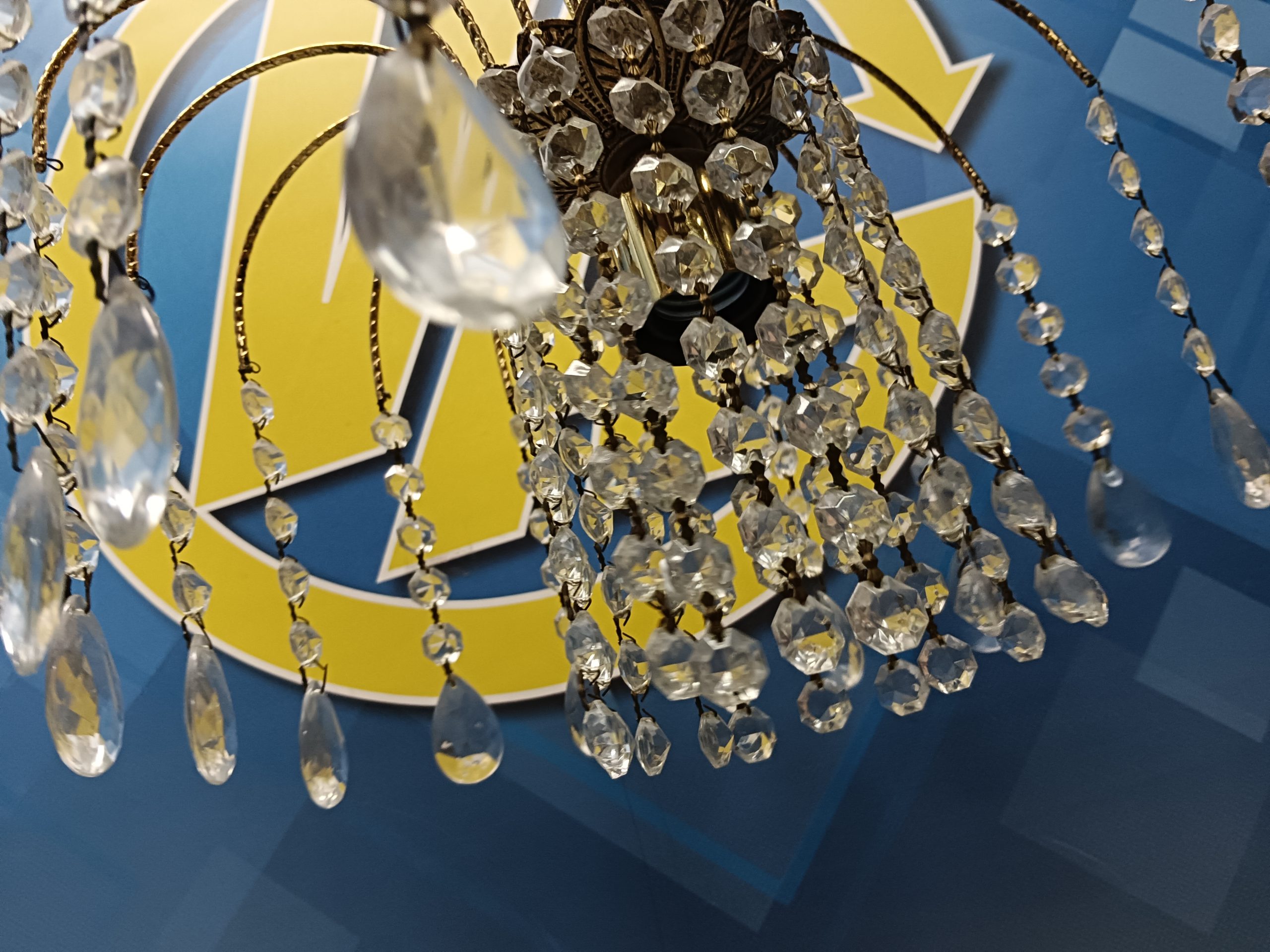 Preciosa Lampara de techo Araña, mid century, cristal de roca, 18 brazos, 56 cm. - Imagen 6