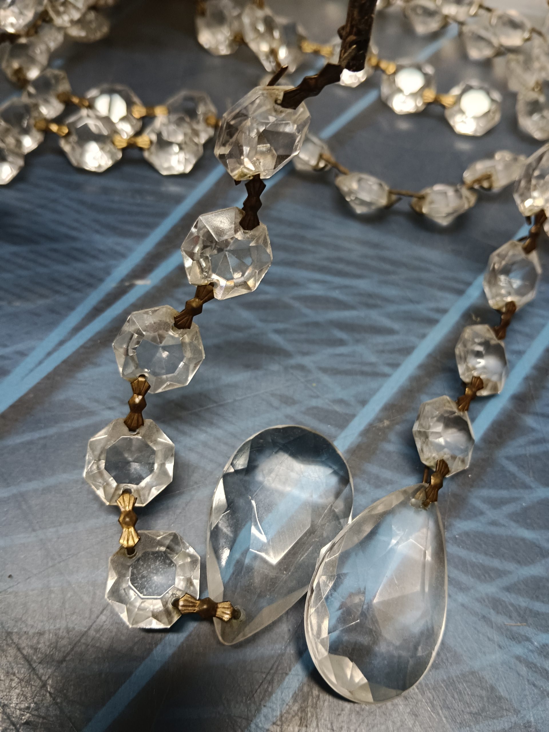 Preciosa Lampara de techo Araña, mid century, cristal de roca, 18 brazos, 56 cm. - Imagen 14
