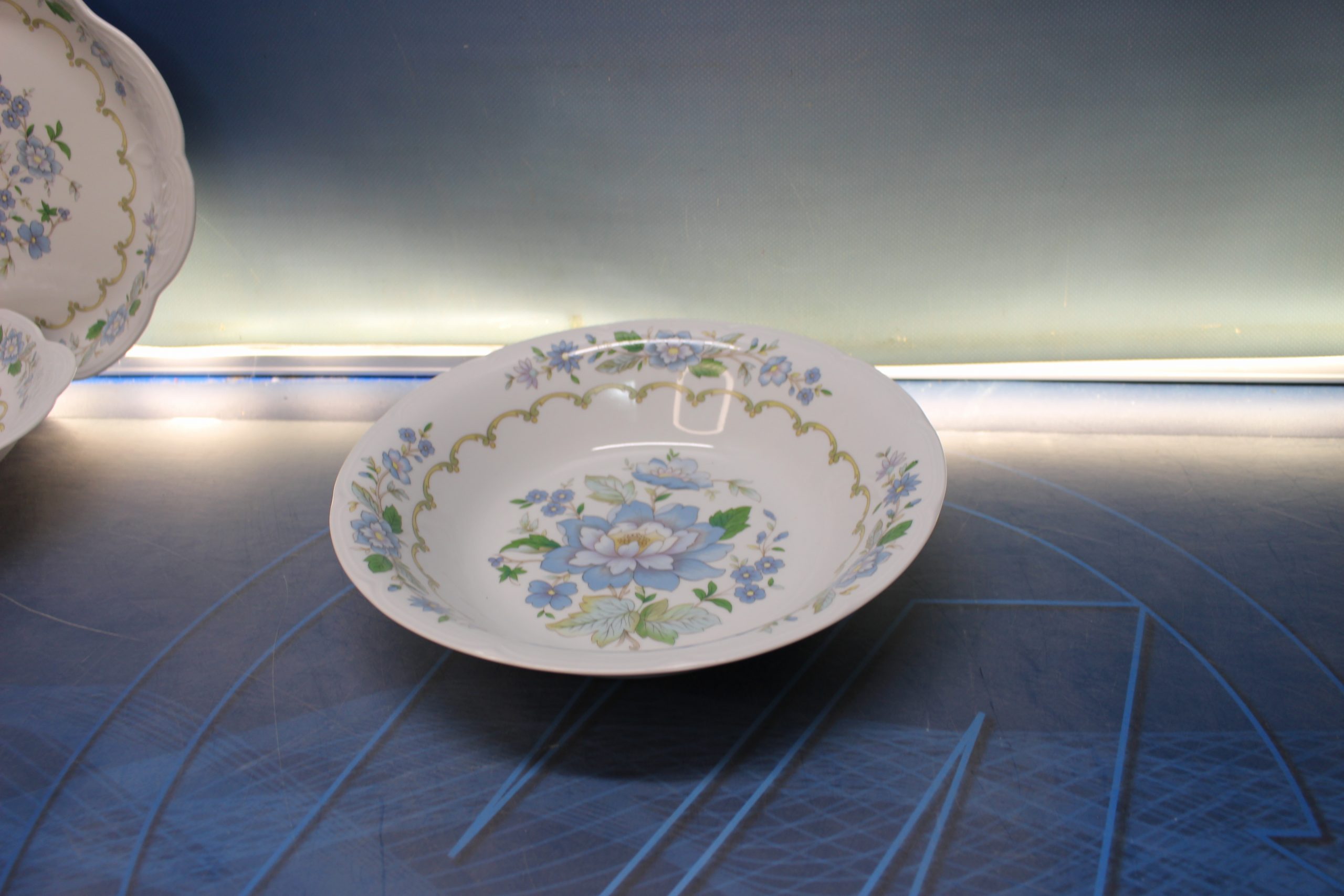 Santa Clara vajilla de porcelana. Flor de Loto. Incompleta, 12 piezas. - Imagen 4