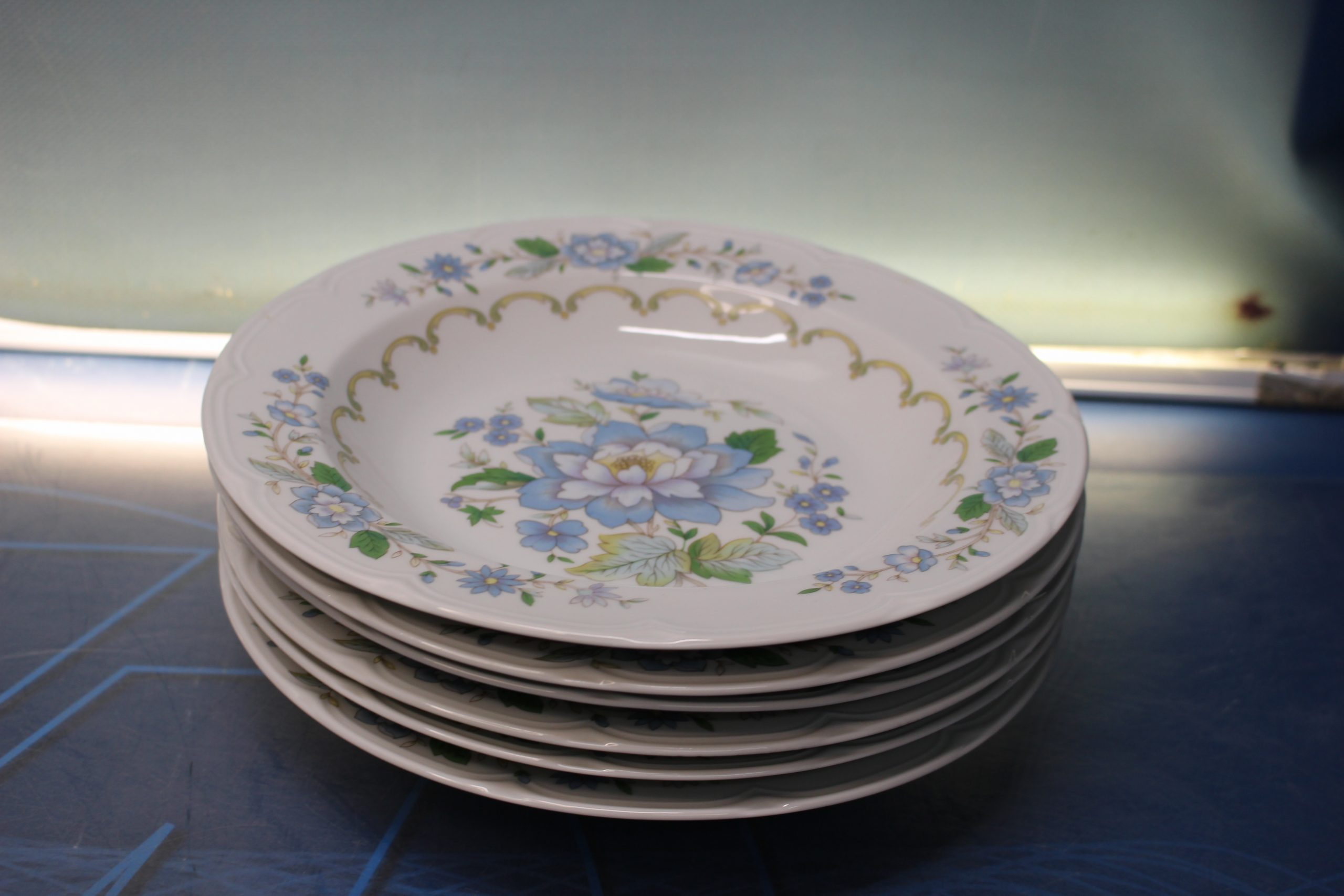 Santa Clara vajilla de porcelana. Flor de Loto. Incompleta, 12 piezas. - Imagen 3