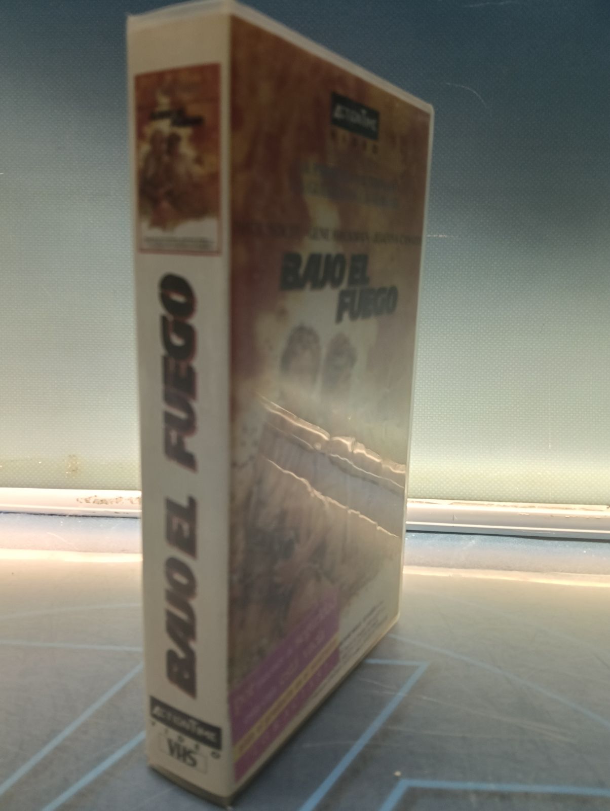 Bajo el fuego - VHS - Imagen 3