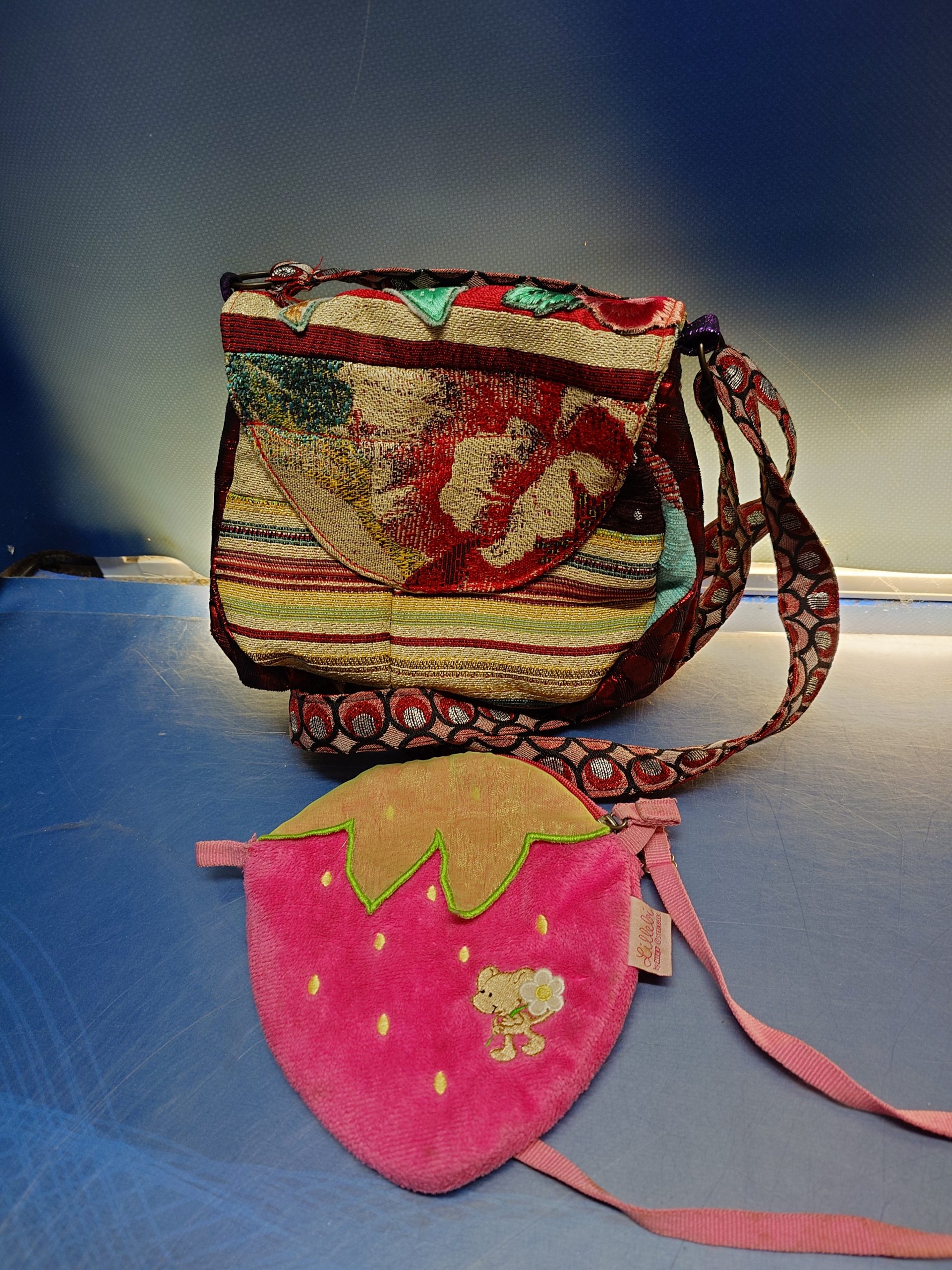 Juego, tres mini bolsos, cuaderno y bisutería - Imagen 8
