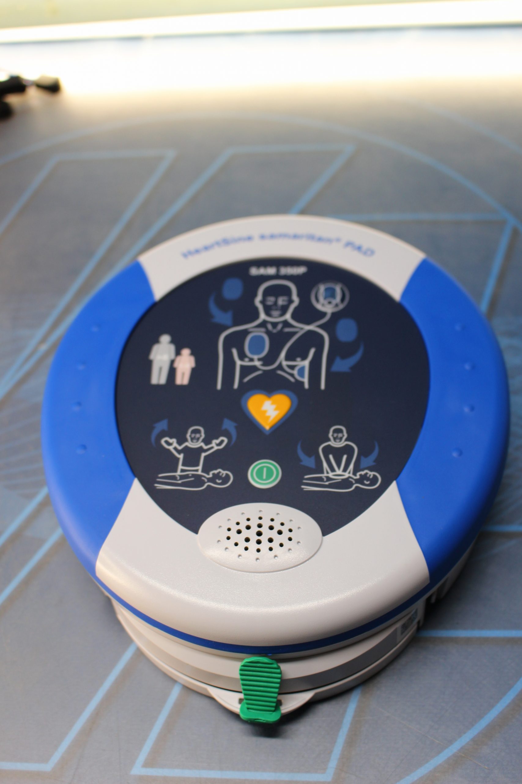 DEA, DESA desfibrilador semiautomático Heartshine samaritan PAD SAM 350P. - Imagen 7