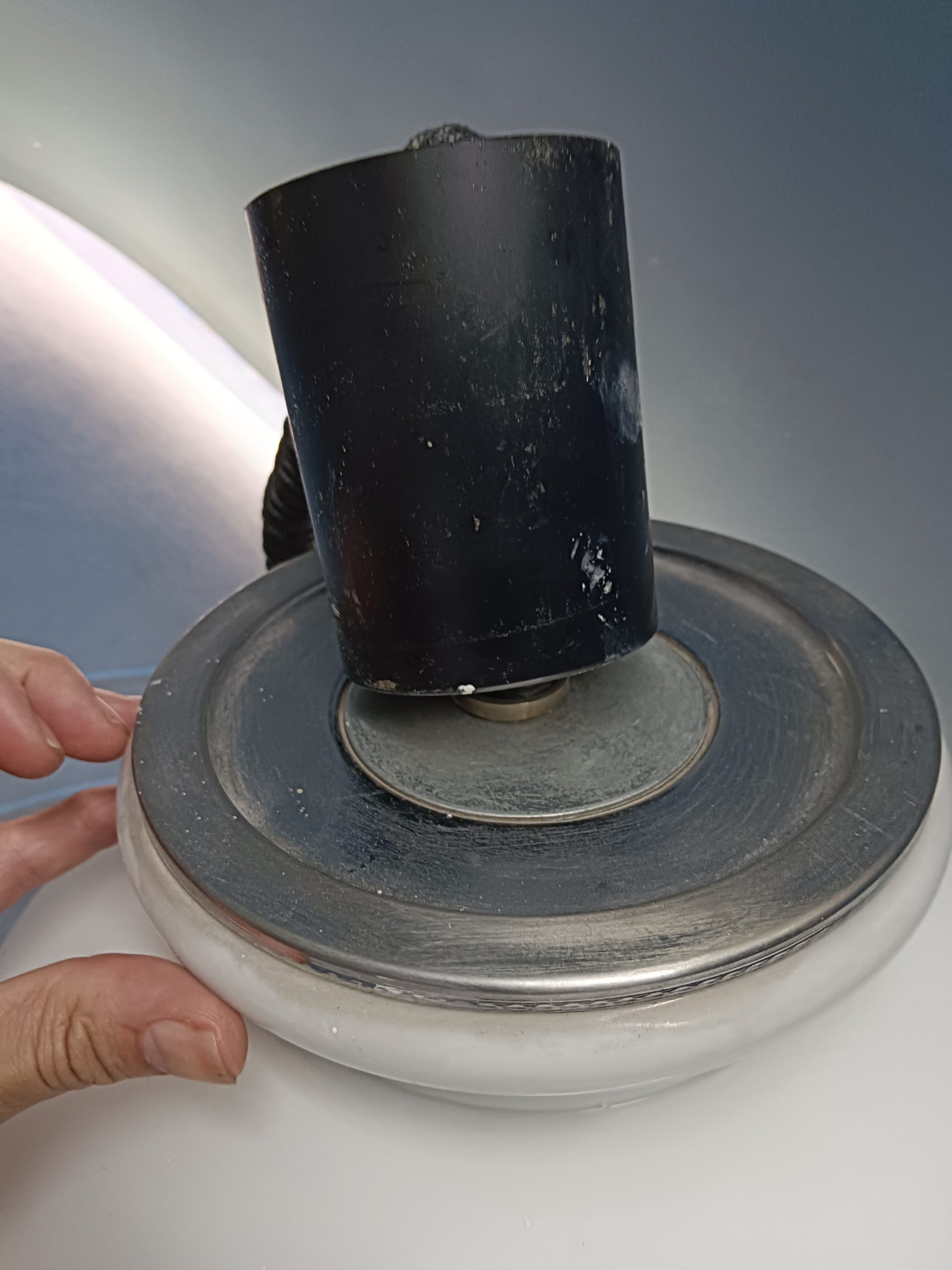 lampara de techo, opalina, cromada, vitage, años 70, plastico rigido, medidas: alto 70 cm, diametro, 35 cm. 1974, regulable rolly - Imagen 6