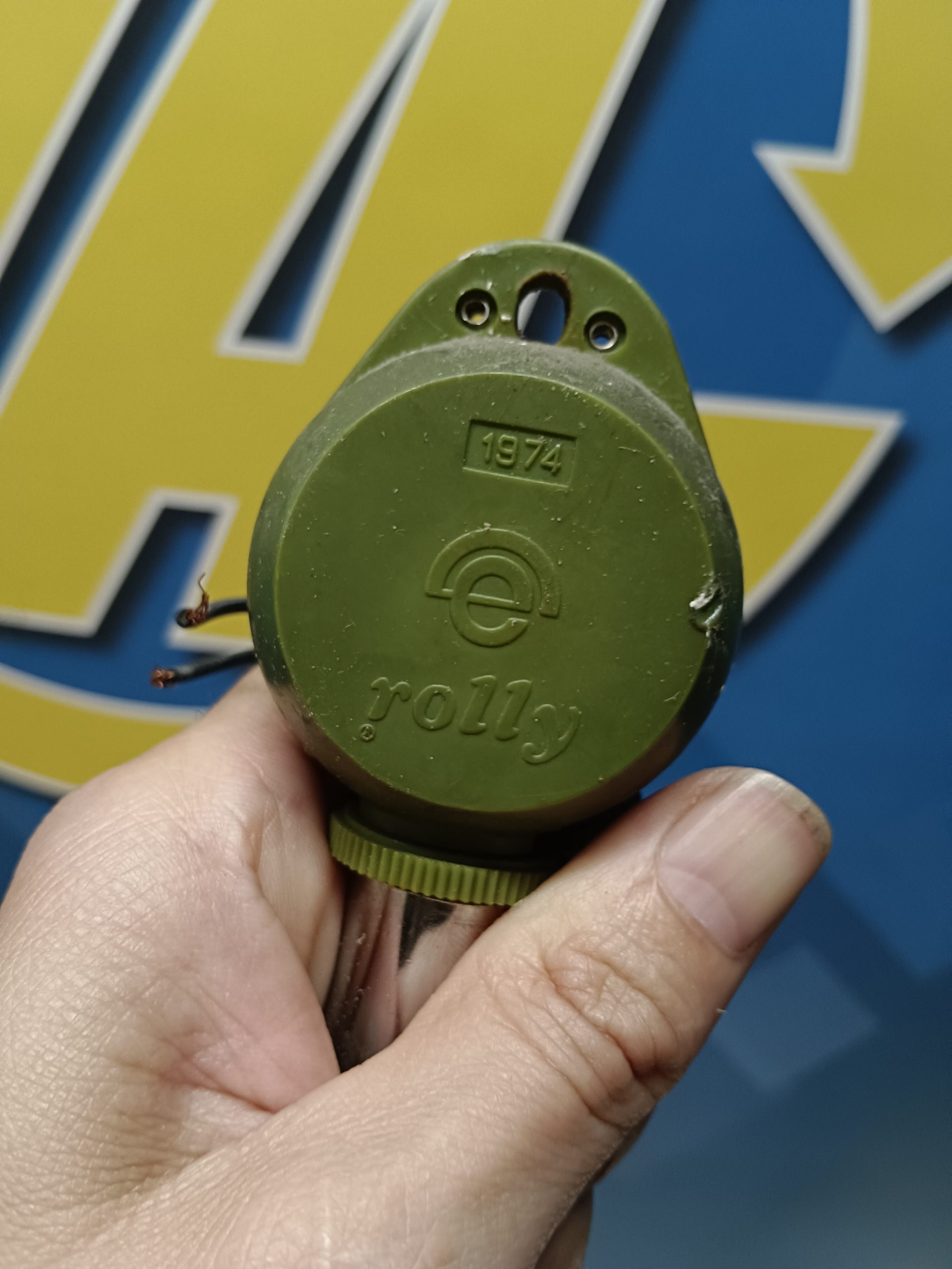 lampara de techo, opalina, cromada, vitage, años 70, plastico rigido, medidas: alto 70 cm, diametro, 35 cm. 1974, regulable rolly - Imagen 5