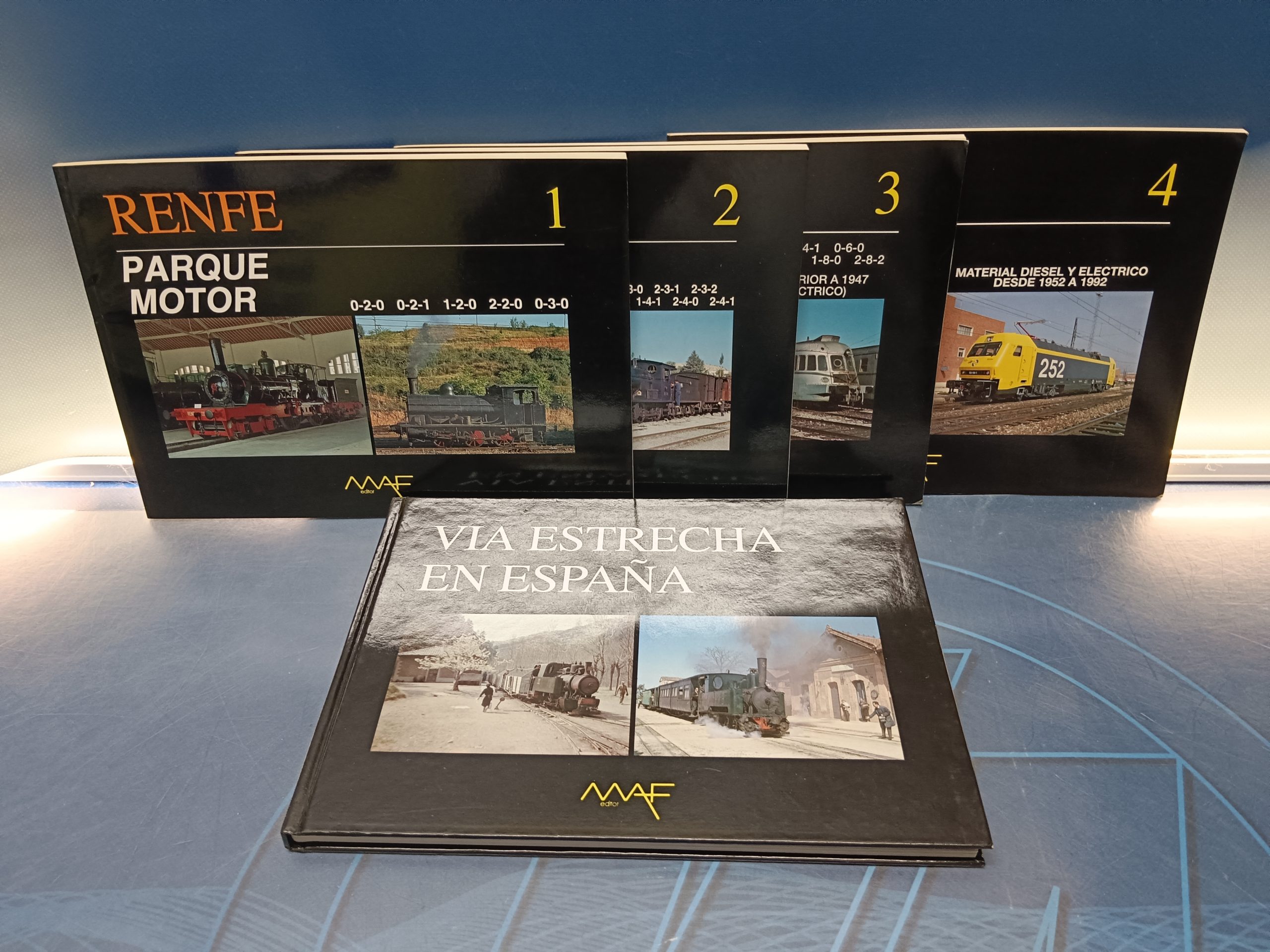 lote de libros, Libro: Renfe 1 al 4 PARQUE MOTOR de MAF Editor (1993) + VIA ESTRECHA EN ESPAÑA