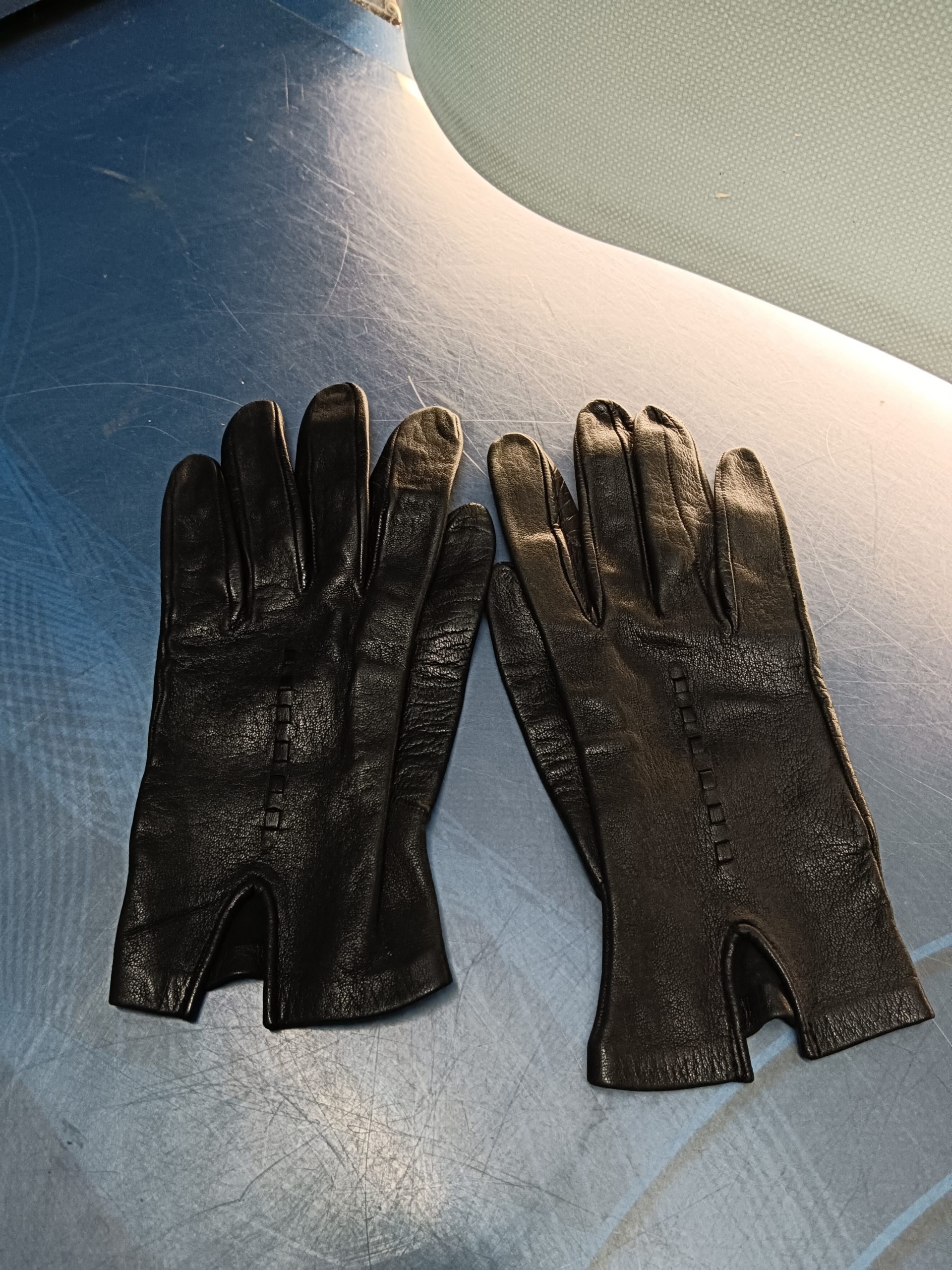 Guantes de piel negros femeninos
