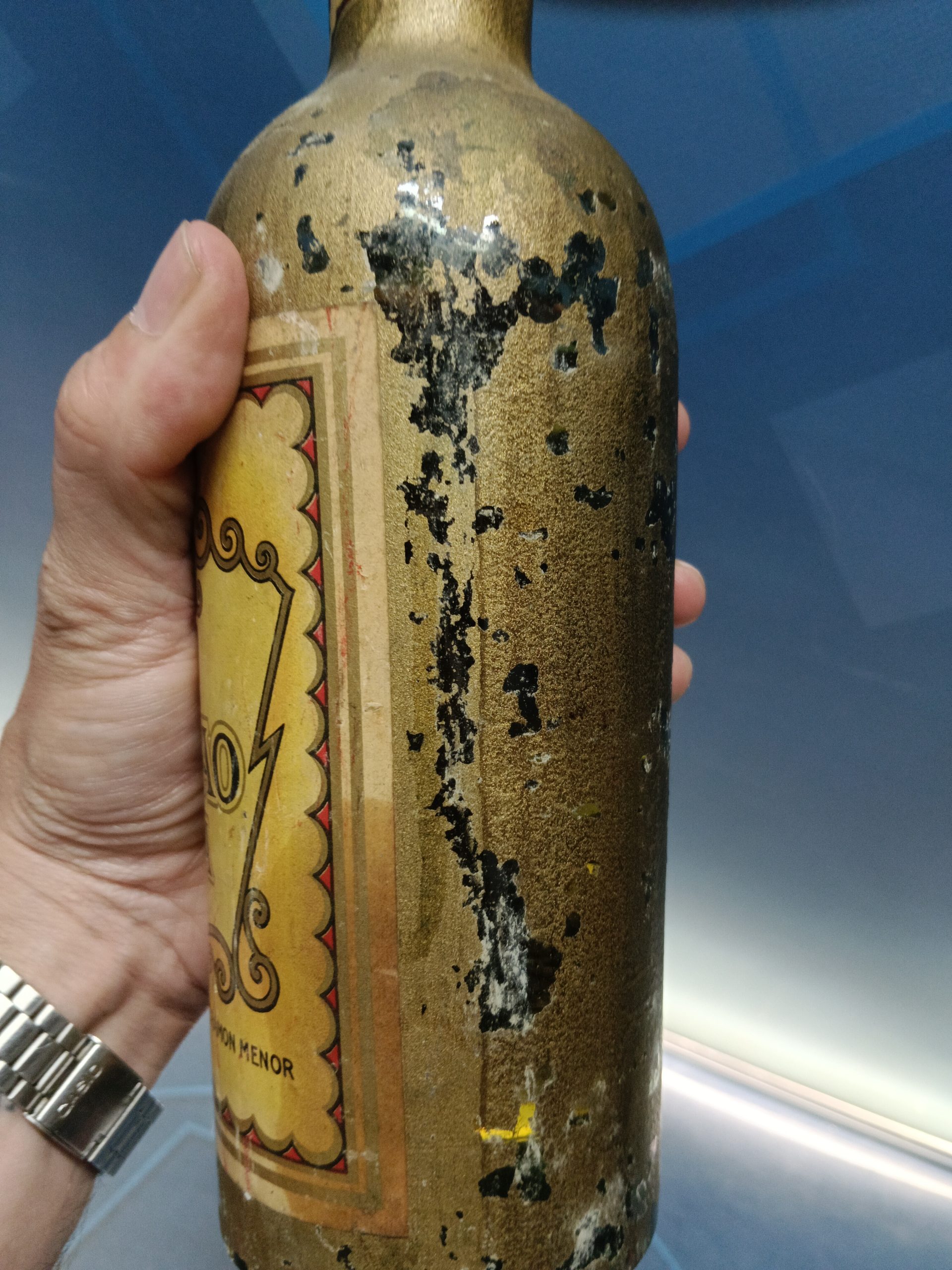 botella , ANTIGUA, CURAZAO RIVERA R. G. ELABORADO POR BERNARDINO RIVERA, cerrada aunque el corcho partido, observa las fotos - Imagen 4