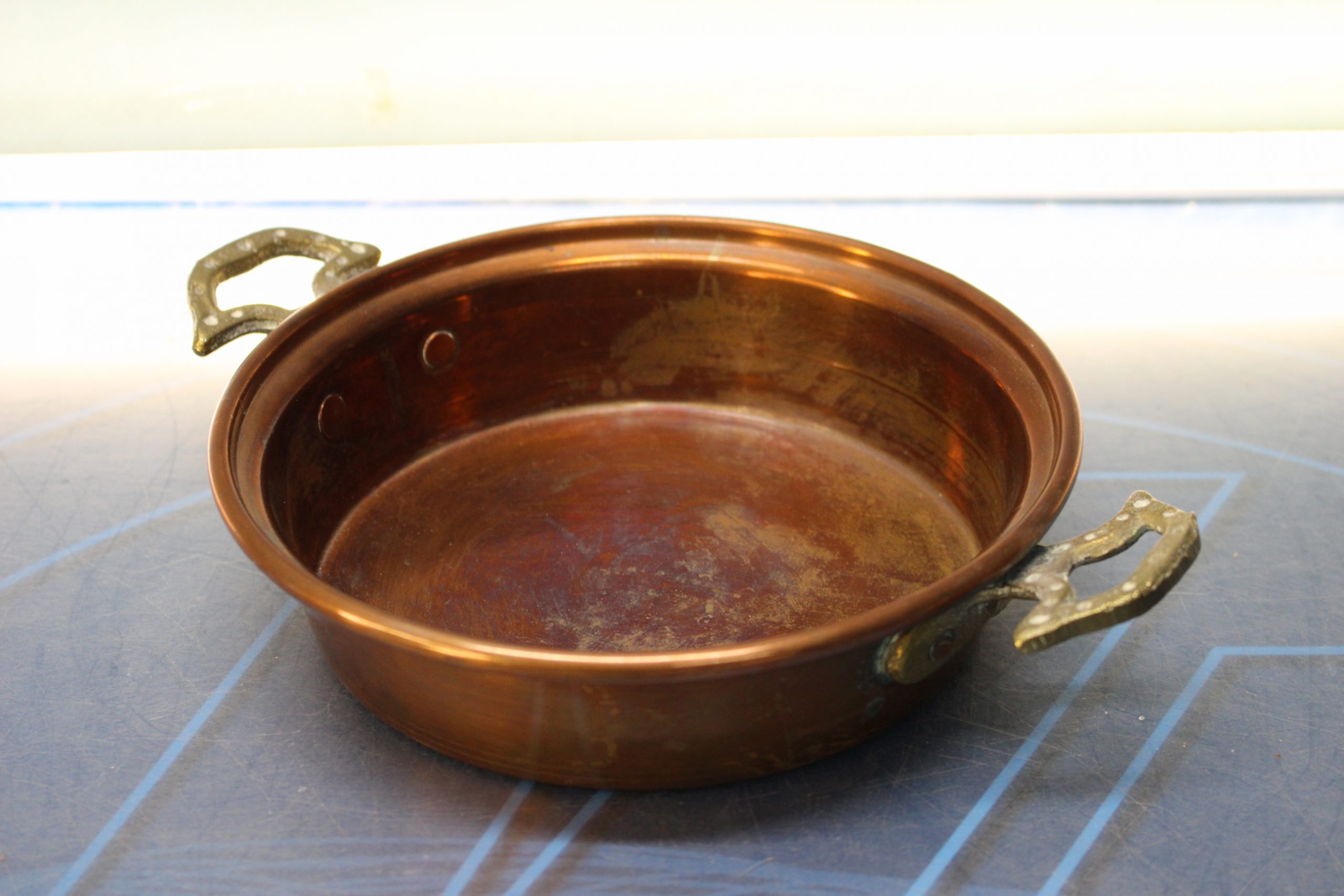 Pequeño brasero de cobre.