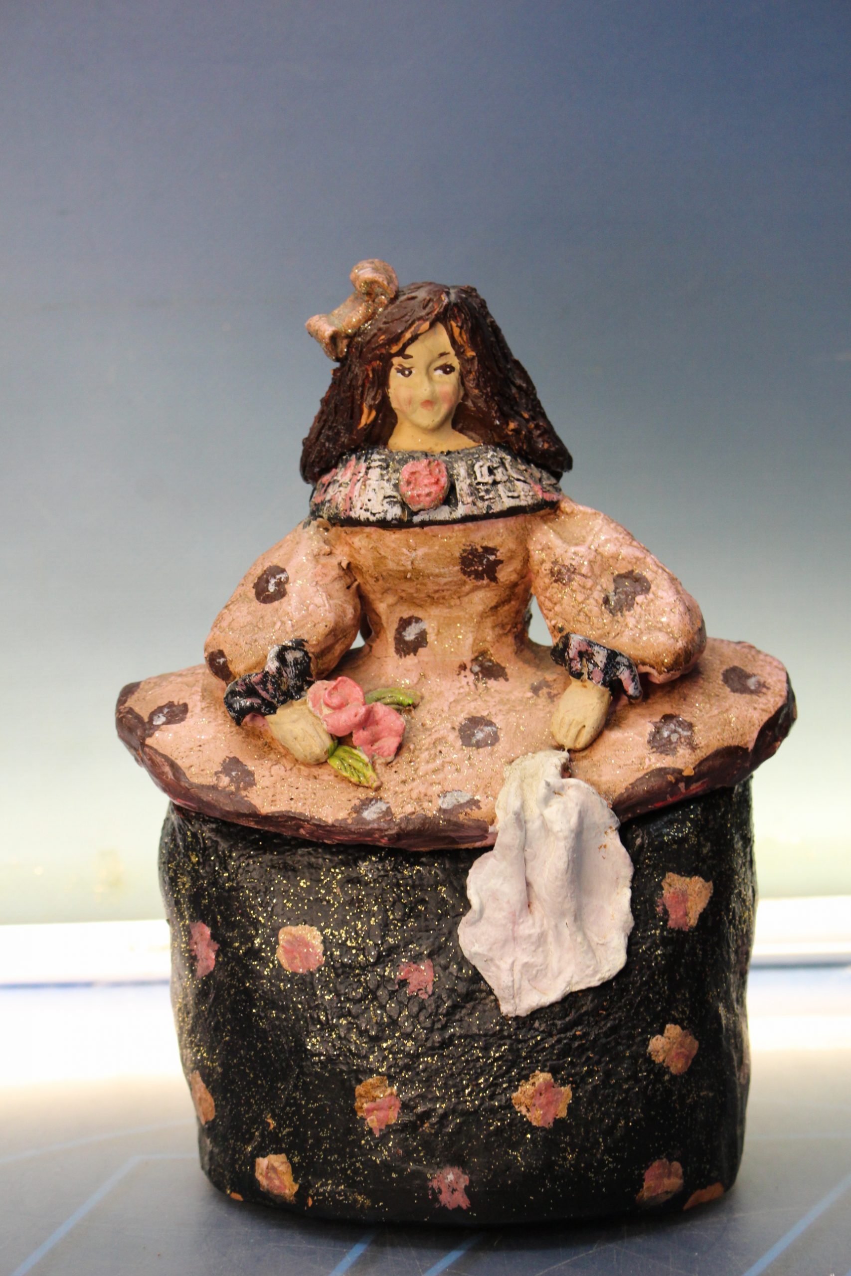 Escultura de cerámica “Menina brillantina”. Pieza única. Sin firma. - Imagen 2