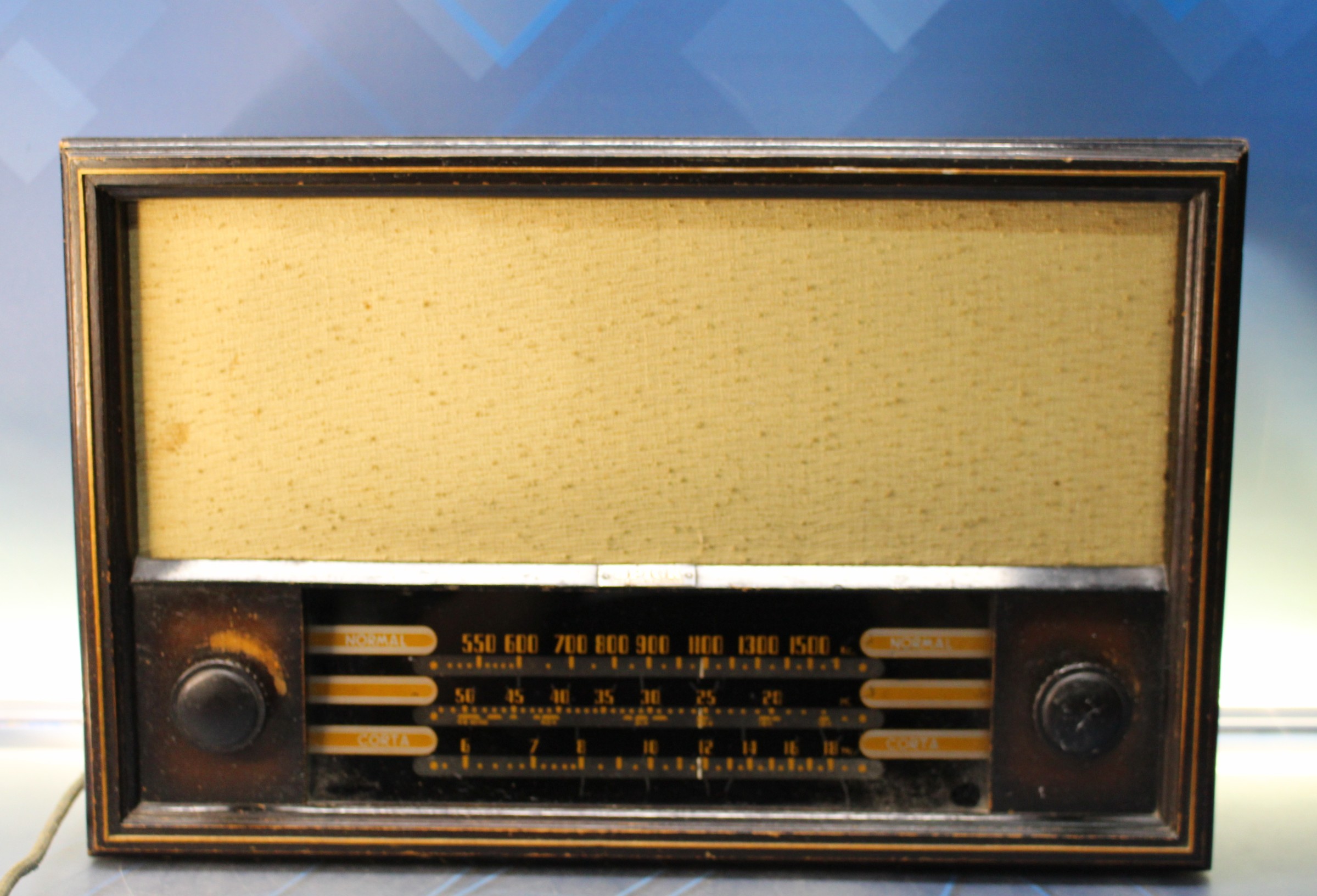 Antigua radio de válvulas Spick 104, Superheterodino.