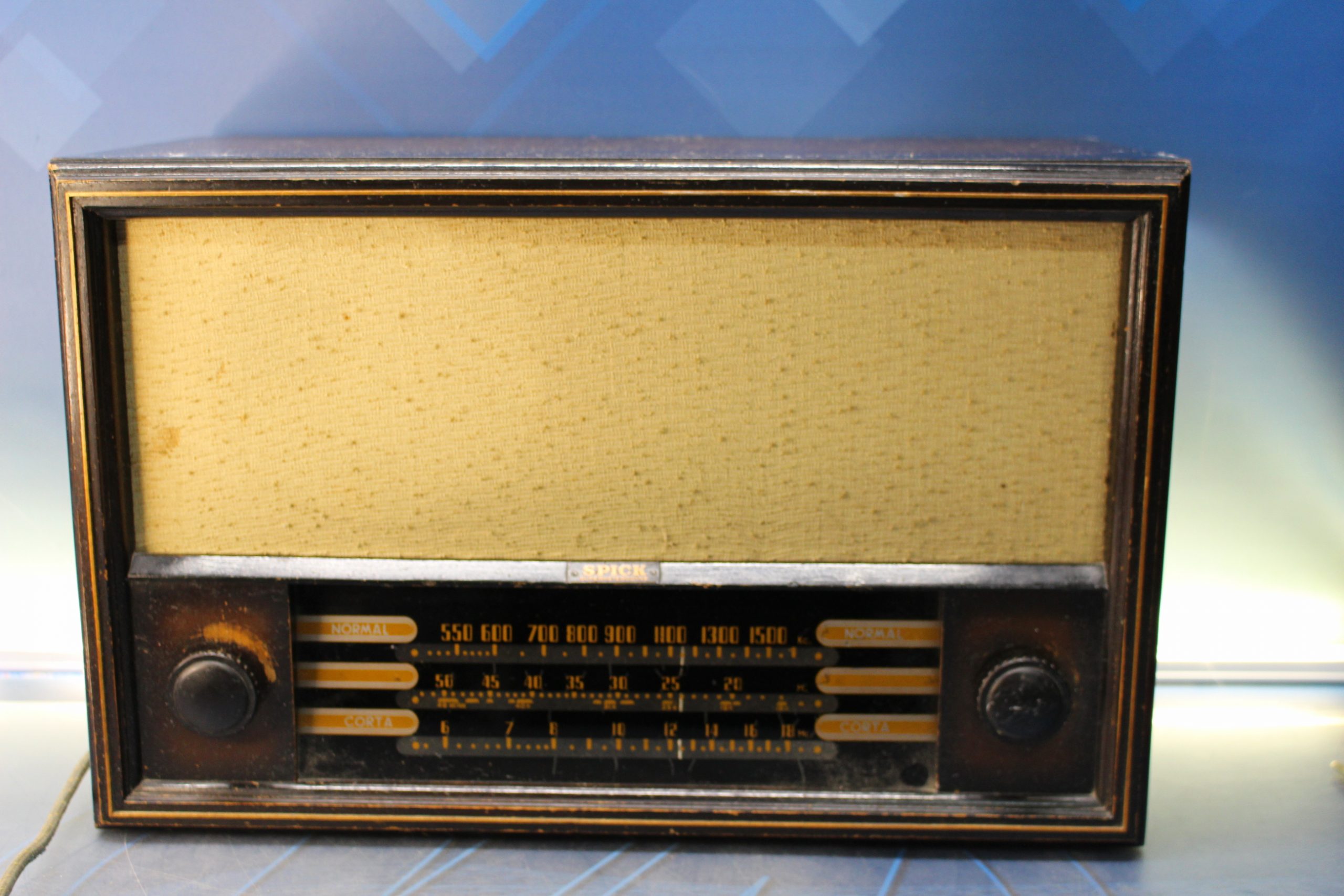 Antigua radio de válvulas Spick 104, Superheterodino. - Imagen 9