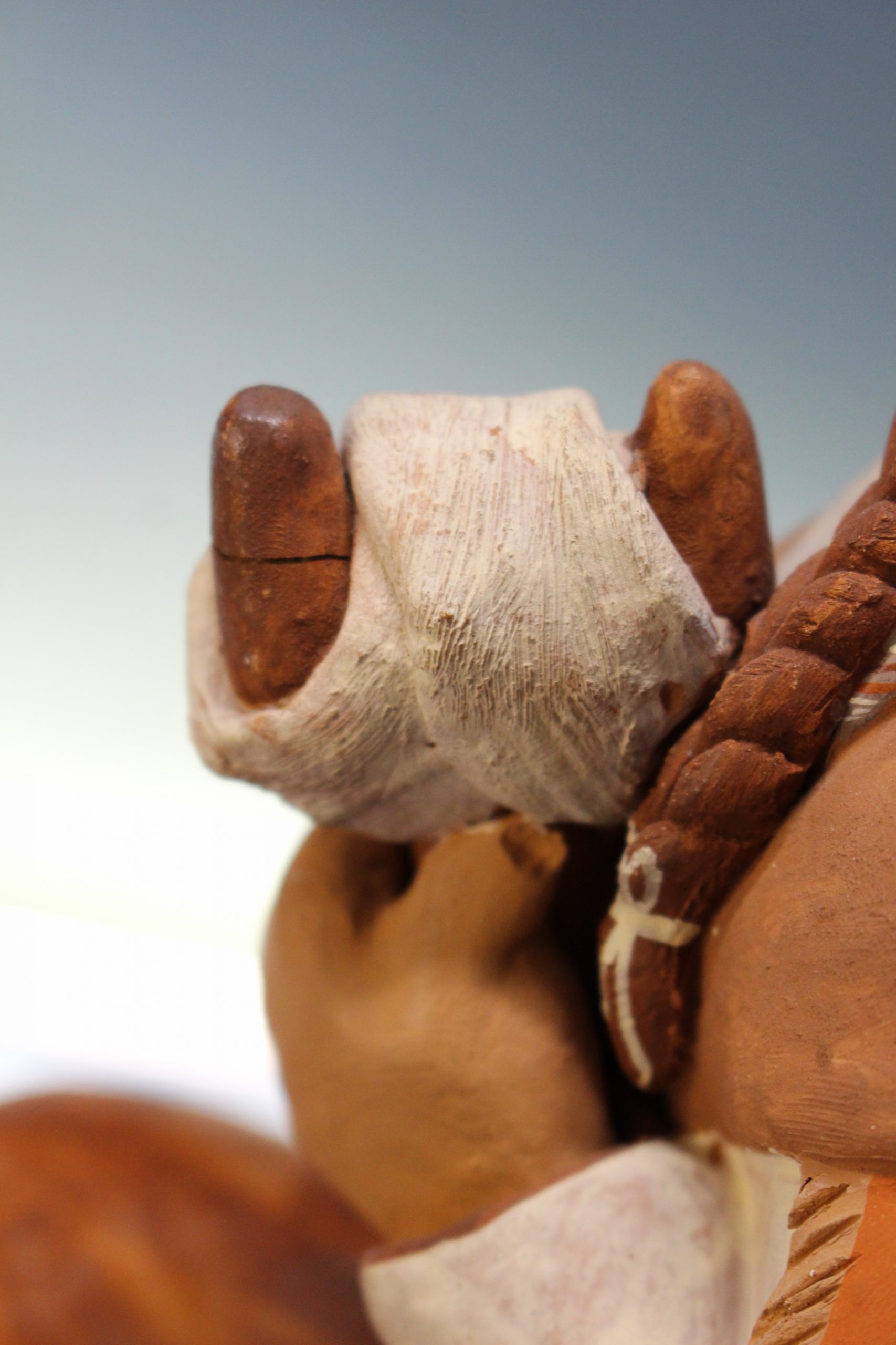 Maternidad. Escultura cerámica de Quinua, Perú. Cerámica andina. - Imagen 6