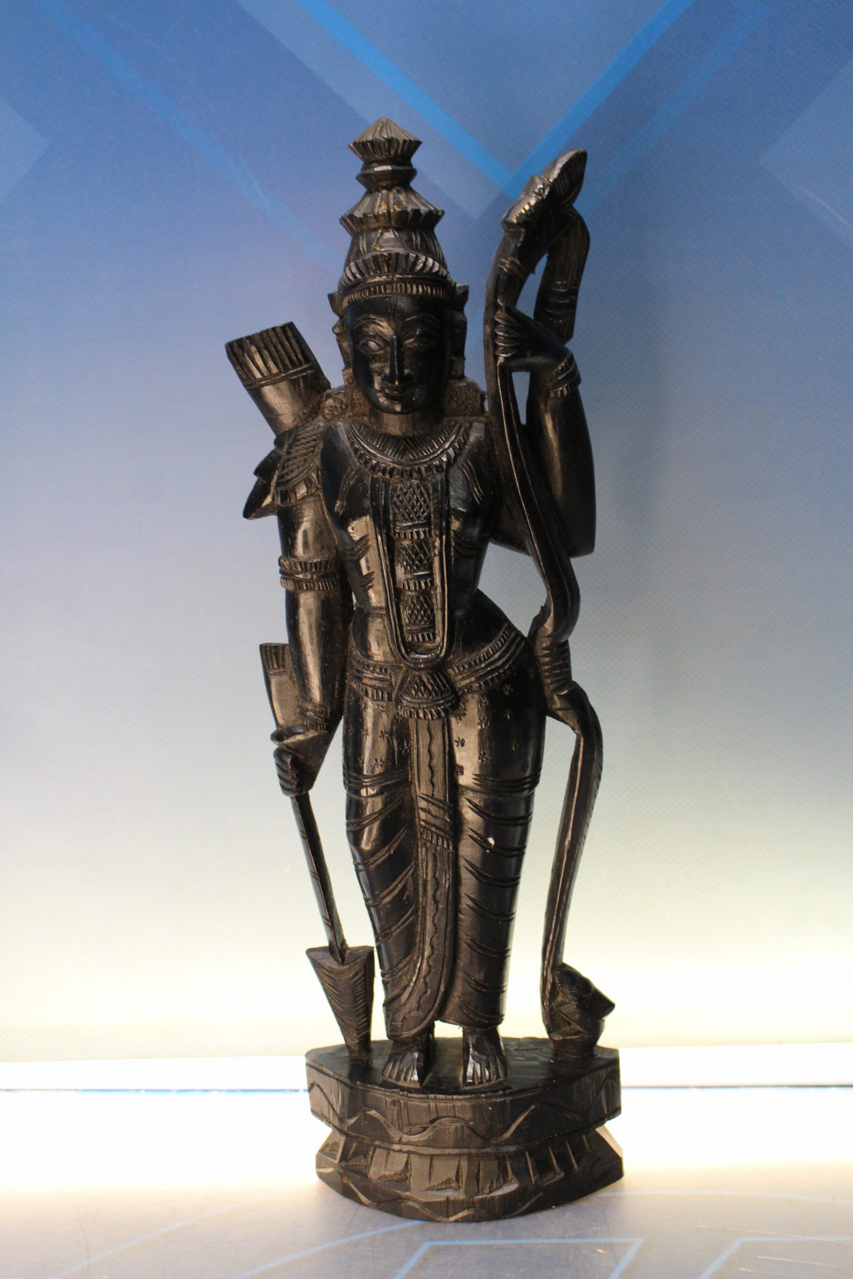Escultura de madera del dios hindú Rama. India. - Imagen 2