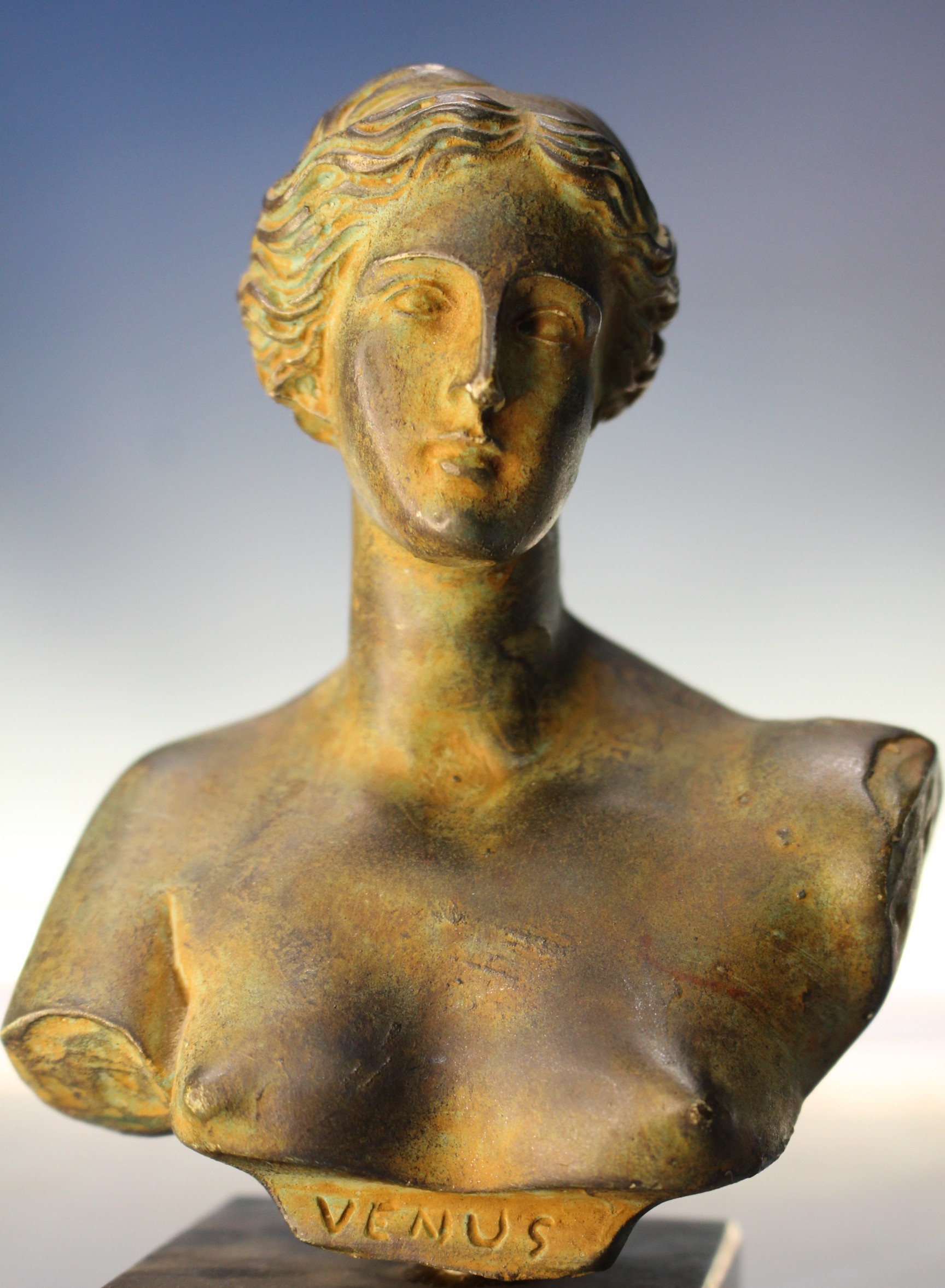 Escultura, busto de Venus, Afrodita. Cerámica con pátina de bronce.
