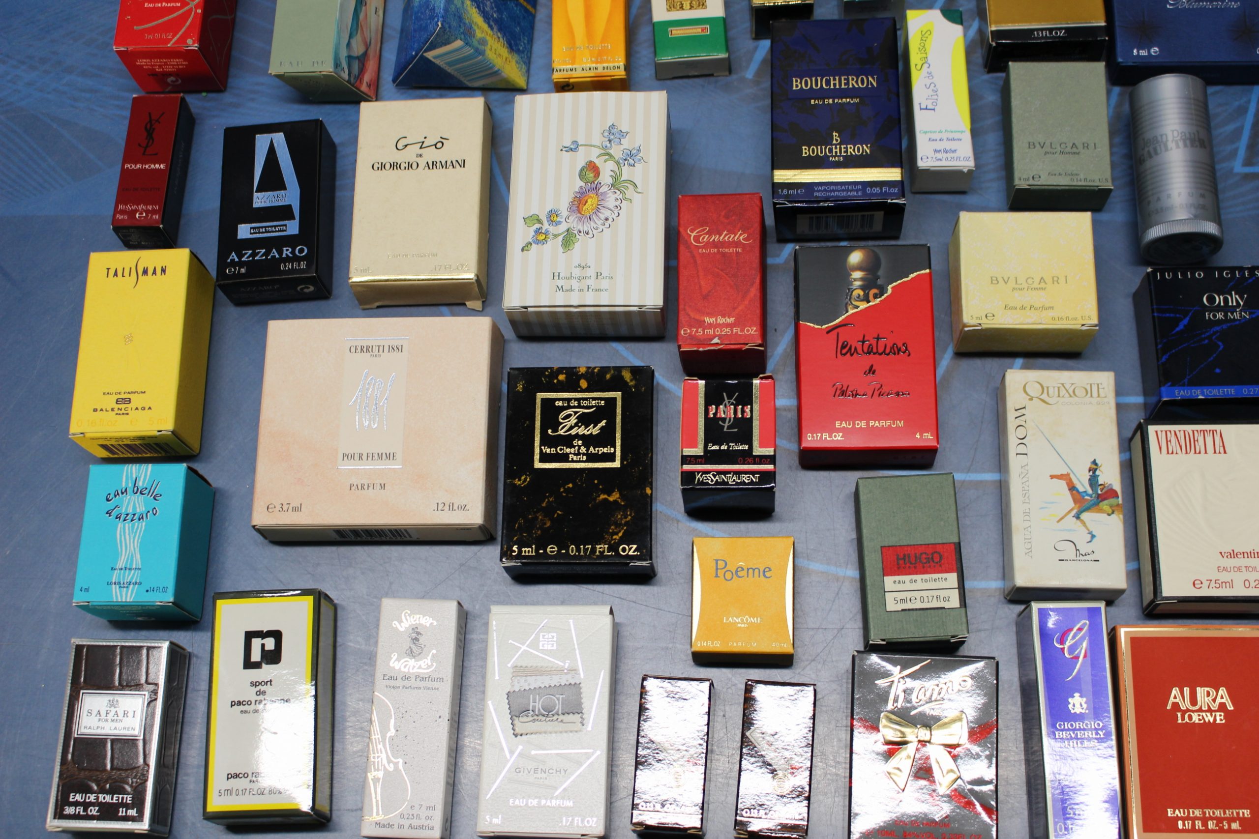 Más de 100 miniaturas de perfume. - Imagen 9