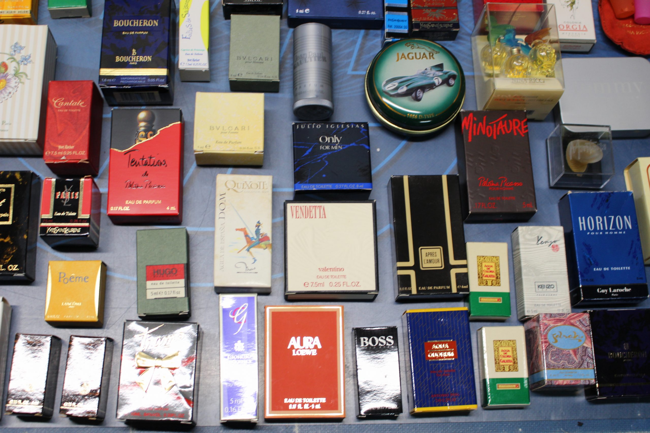 Más de 100 miniaturas de perfume. - Imagen 8