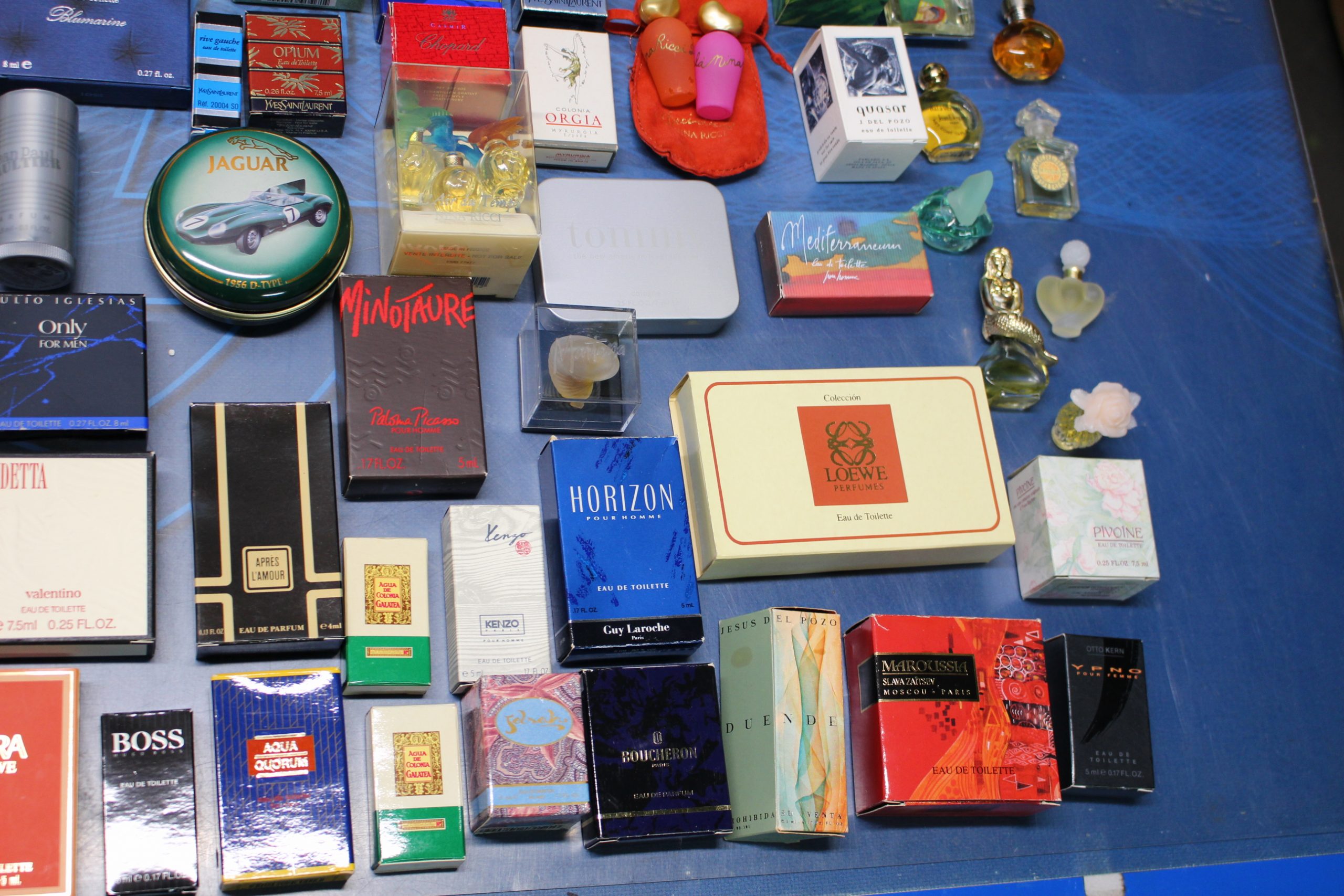 Más de 100 miniaturas de perfume. - Imagen 7