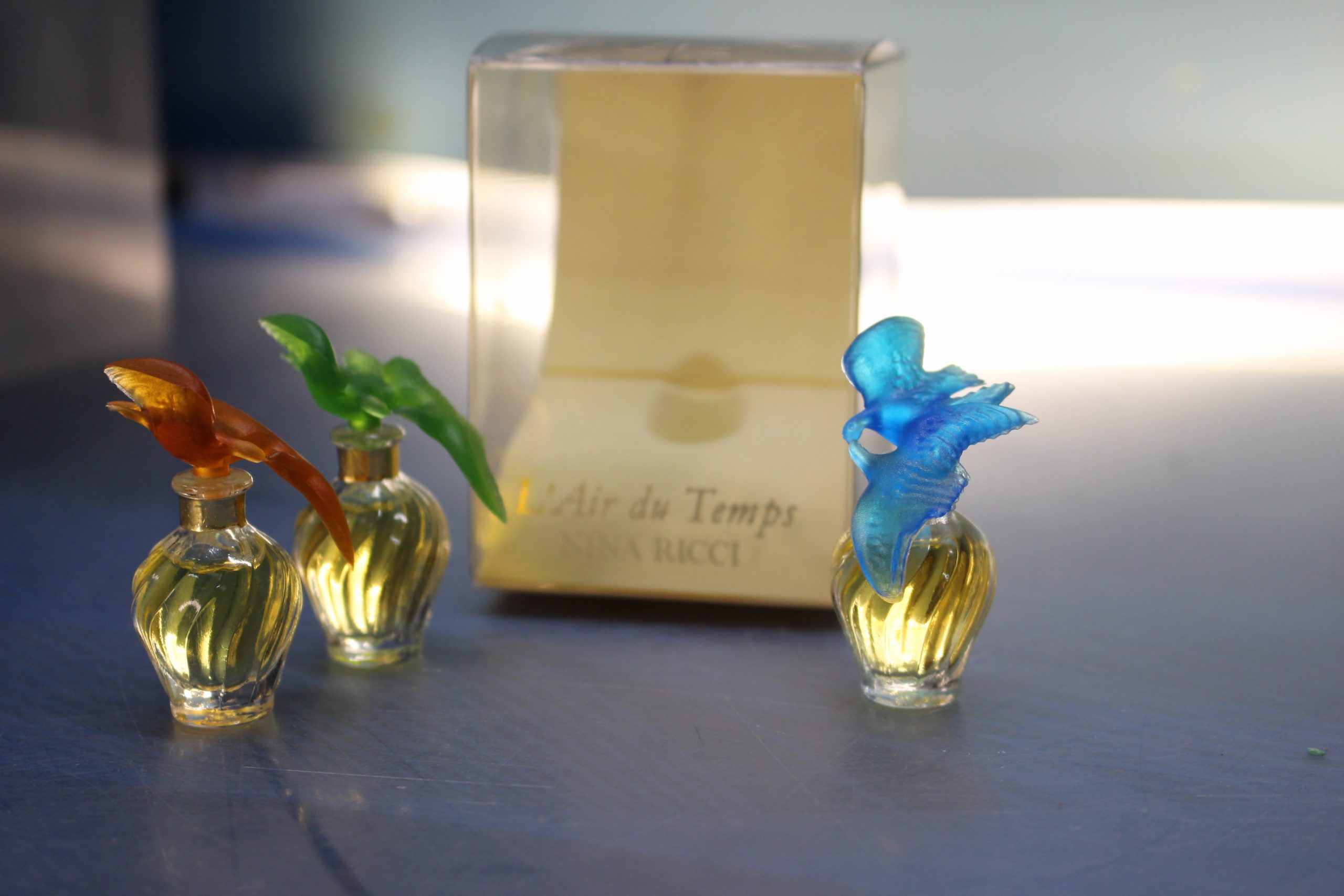 Más de 100 miniaturas de perfume. - Imagen 6