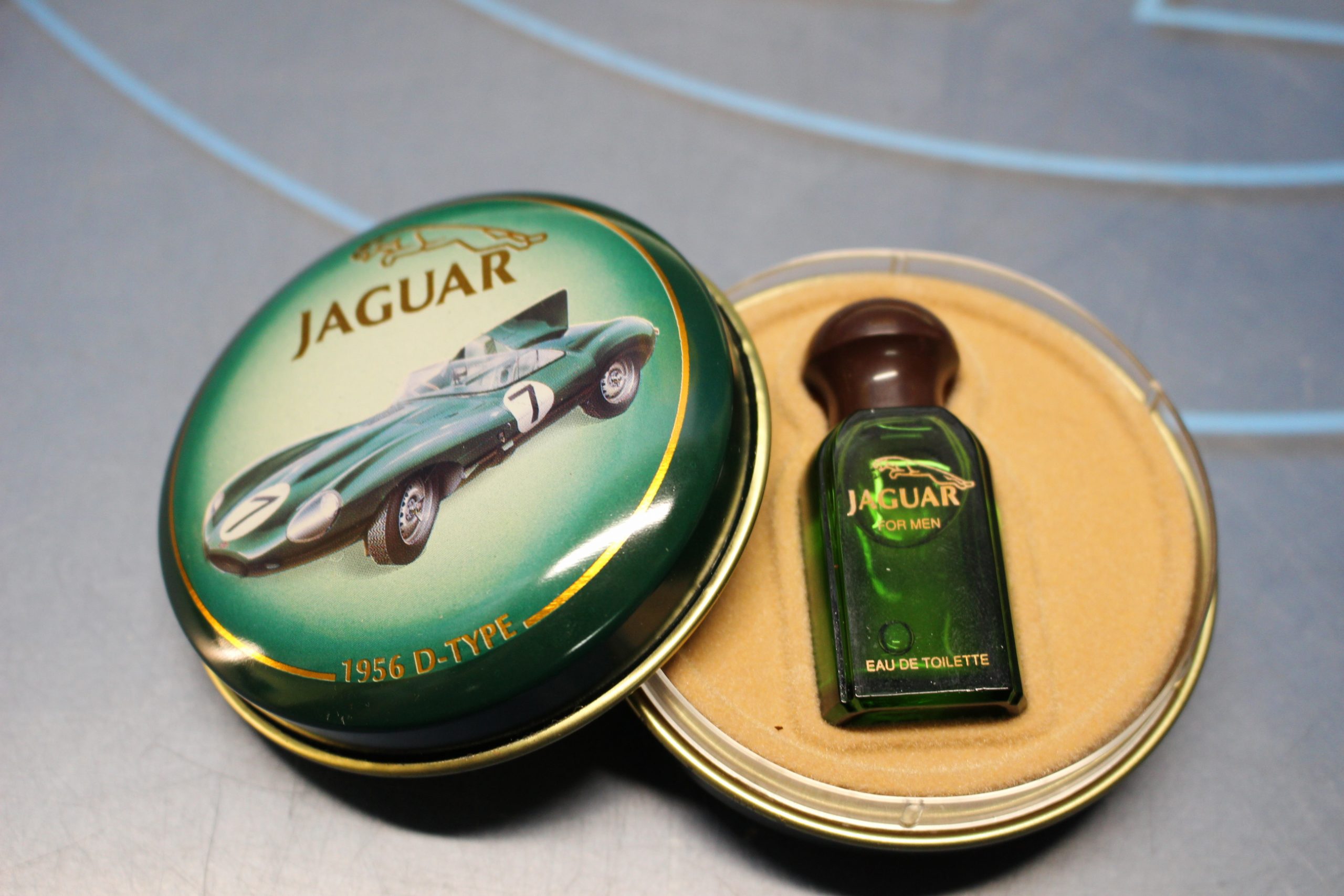 Más de 100 miniaturas de perfume. - Imagen 5