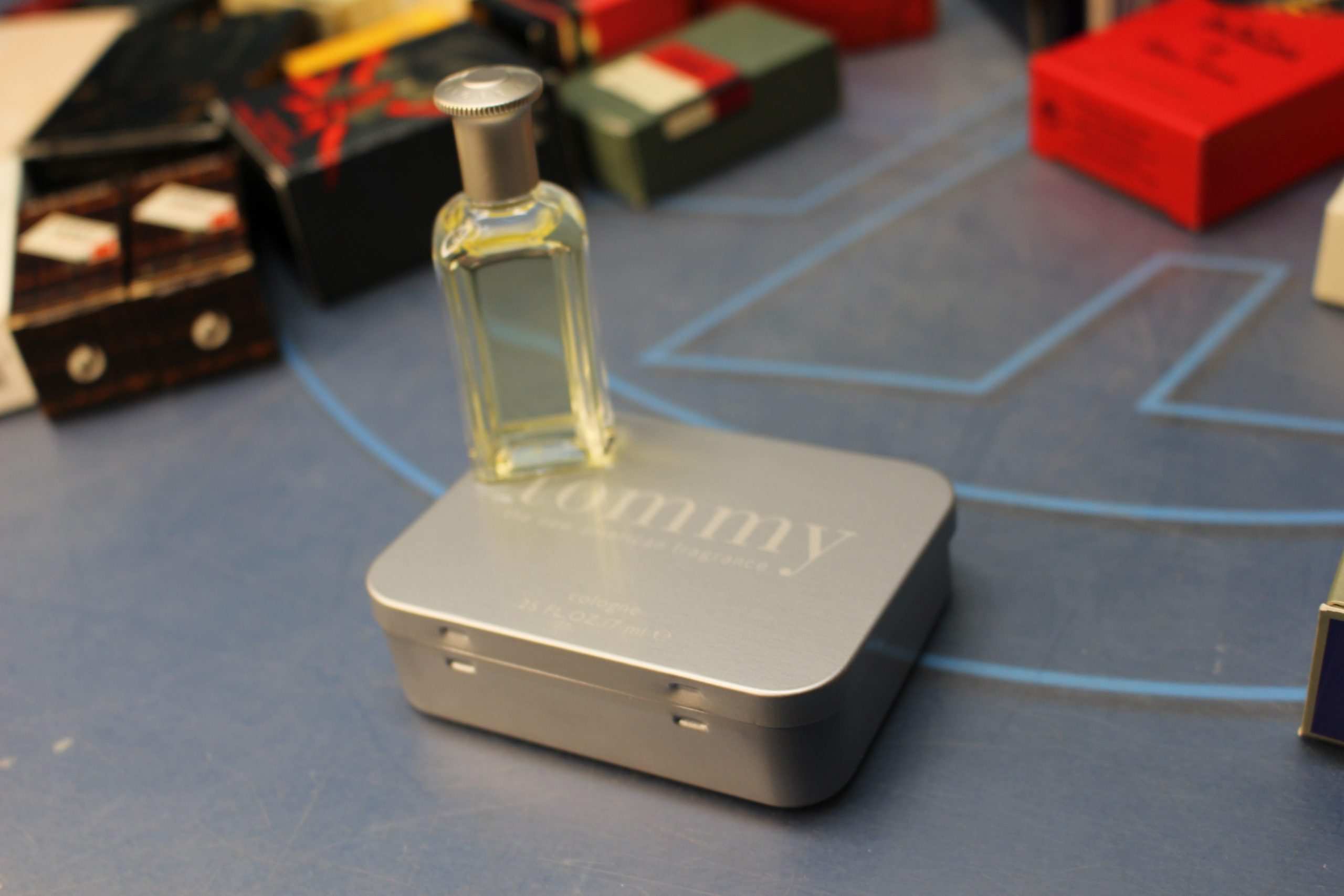 Más de 100 miniaturas de perfume. - Imagen 4