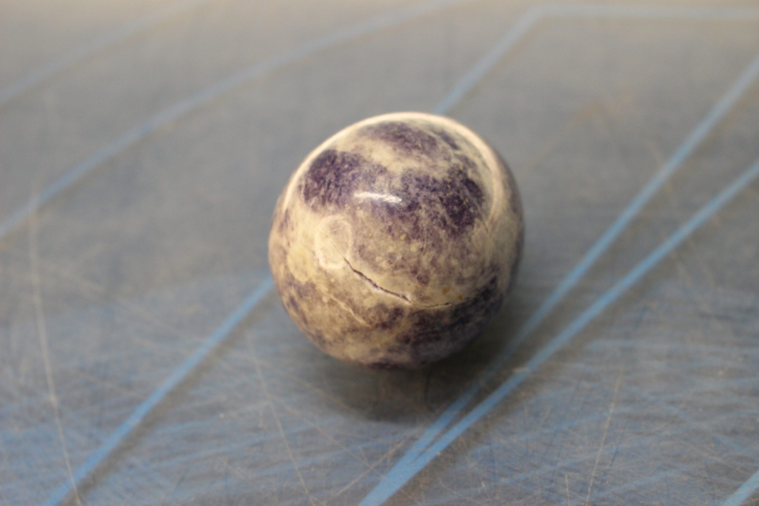 01. Huevo de piedra morado. Piedra de unicornio tal vez, lepidolita. - Imagen 5