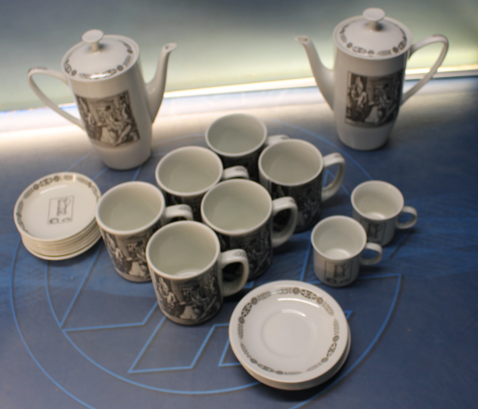 Pontesa. Café Monky. Cafeteras, tazas y platos. 24 piezas. - Imagen 2