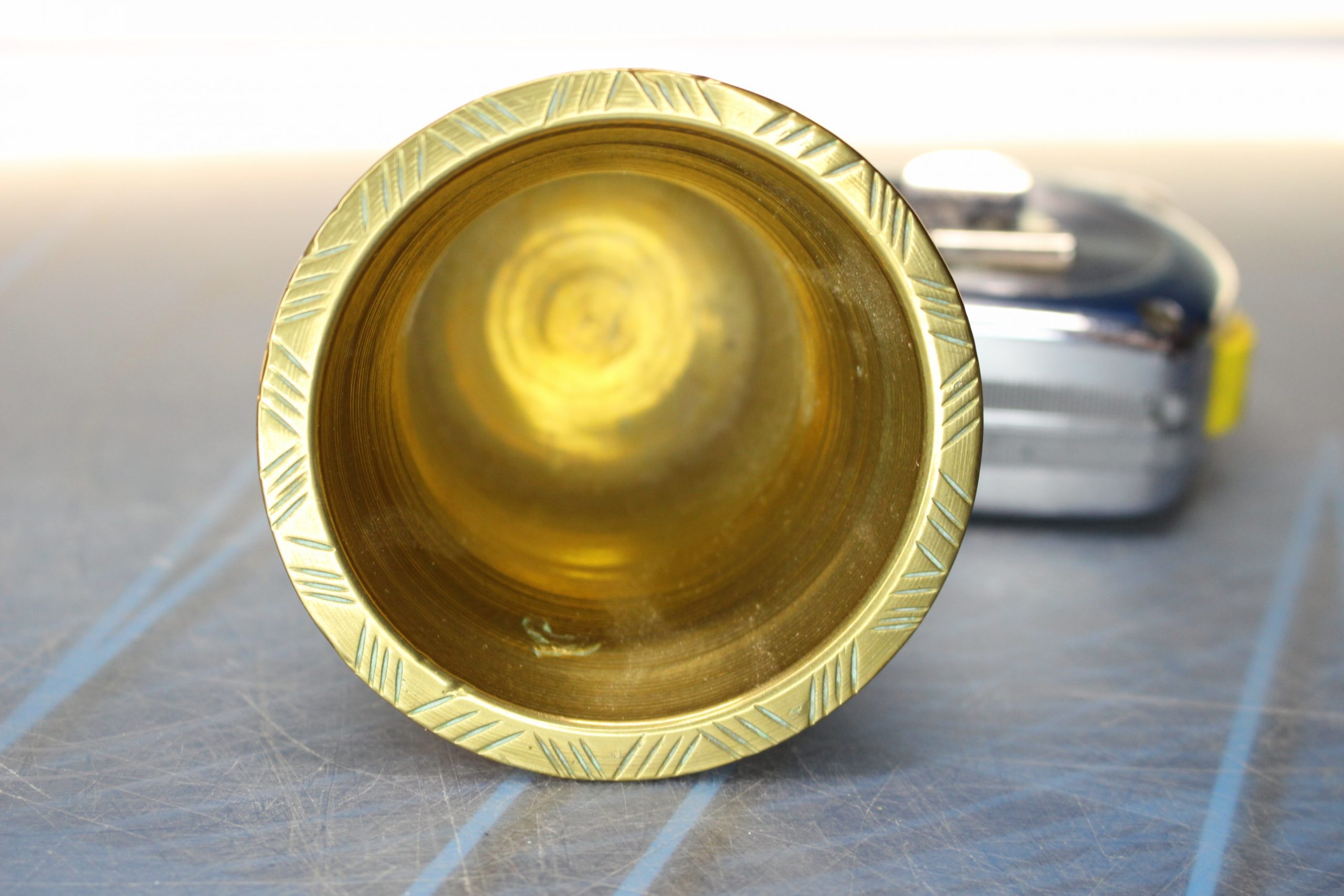 Mortero de bronce con decoración árabe. Sin mazo. - Imagen 4