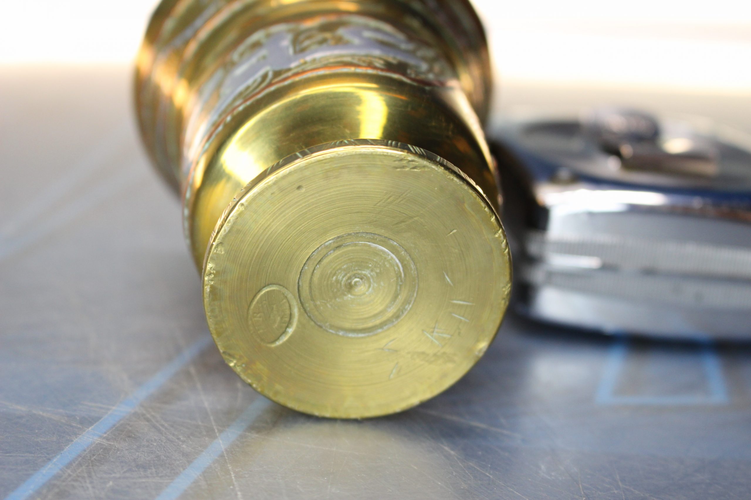 Mortero de bronce con decoración árabe. Sin mazo. - Imagen 3