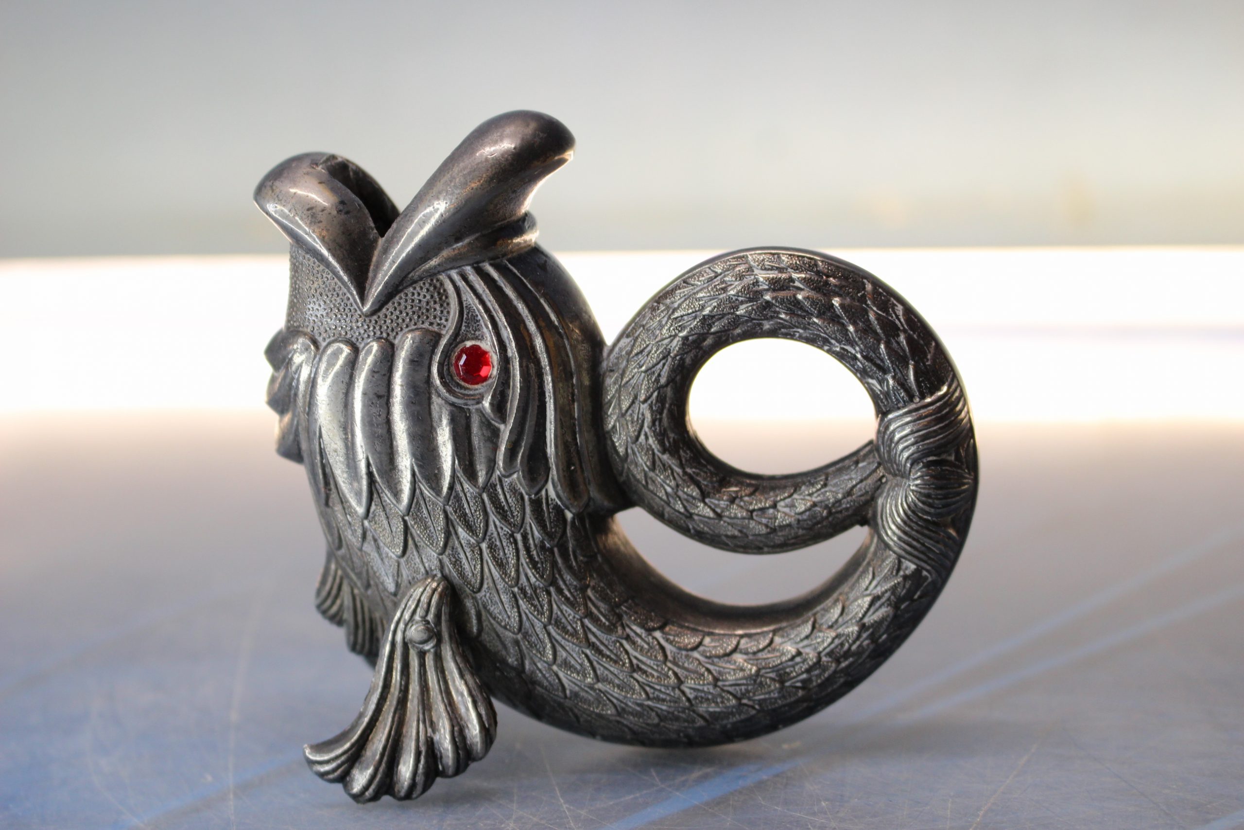 Curioso palillero, porta pinchos con forma de pez. Monstruo marino. - Imagen 5